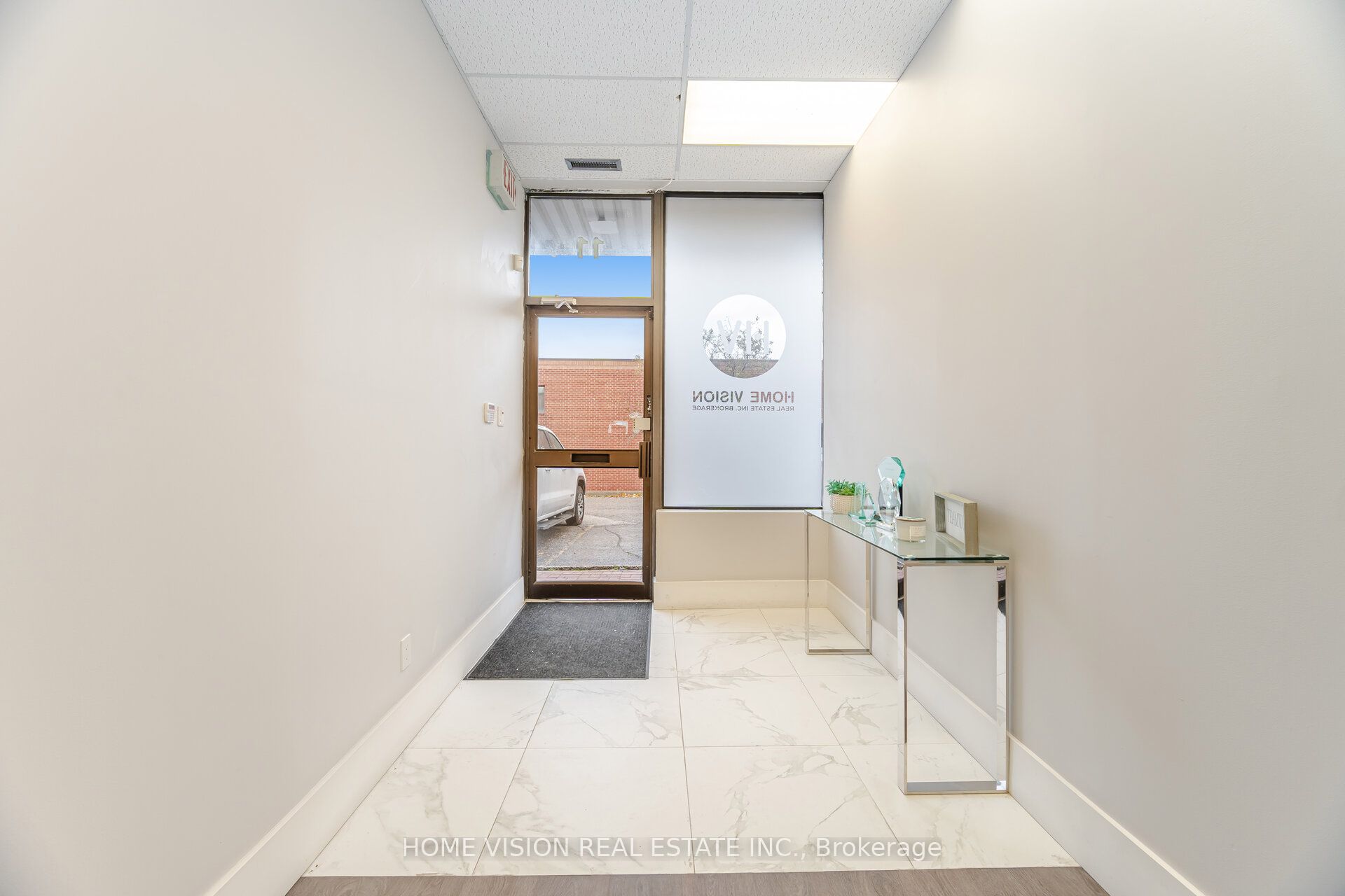315 Traders Boulevard E 11 Property Photo 4