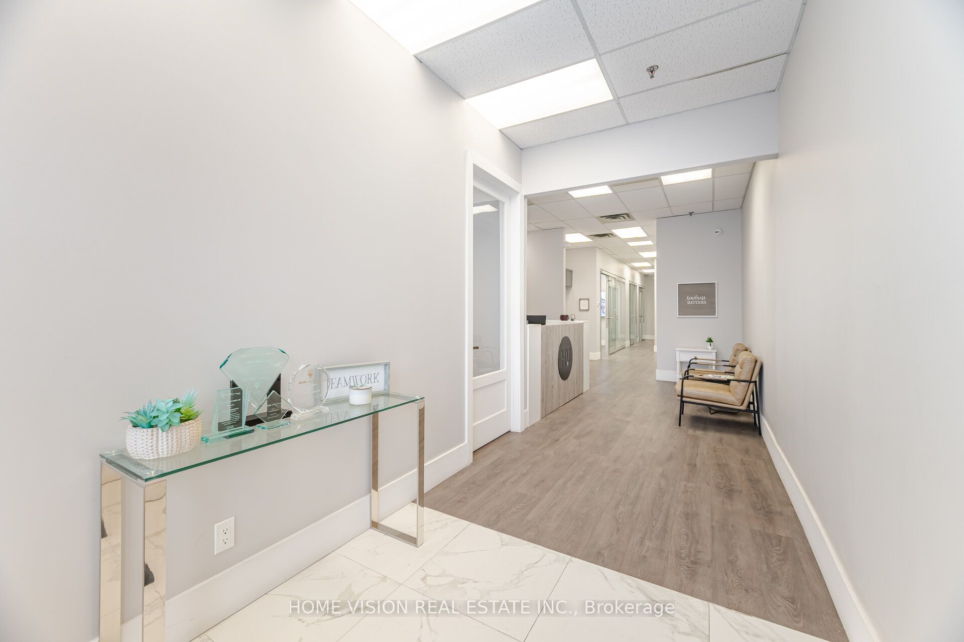 315 Traders Boulevard E 11 Property Photo 6