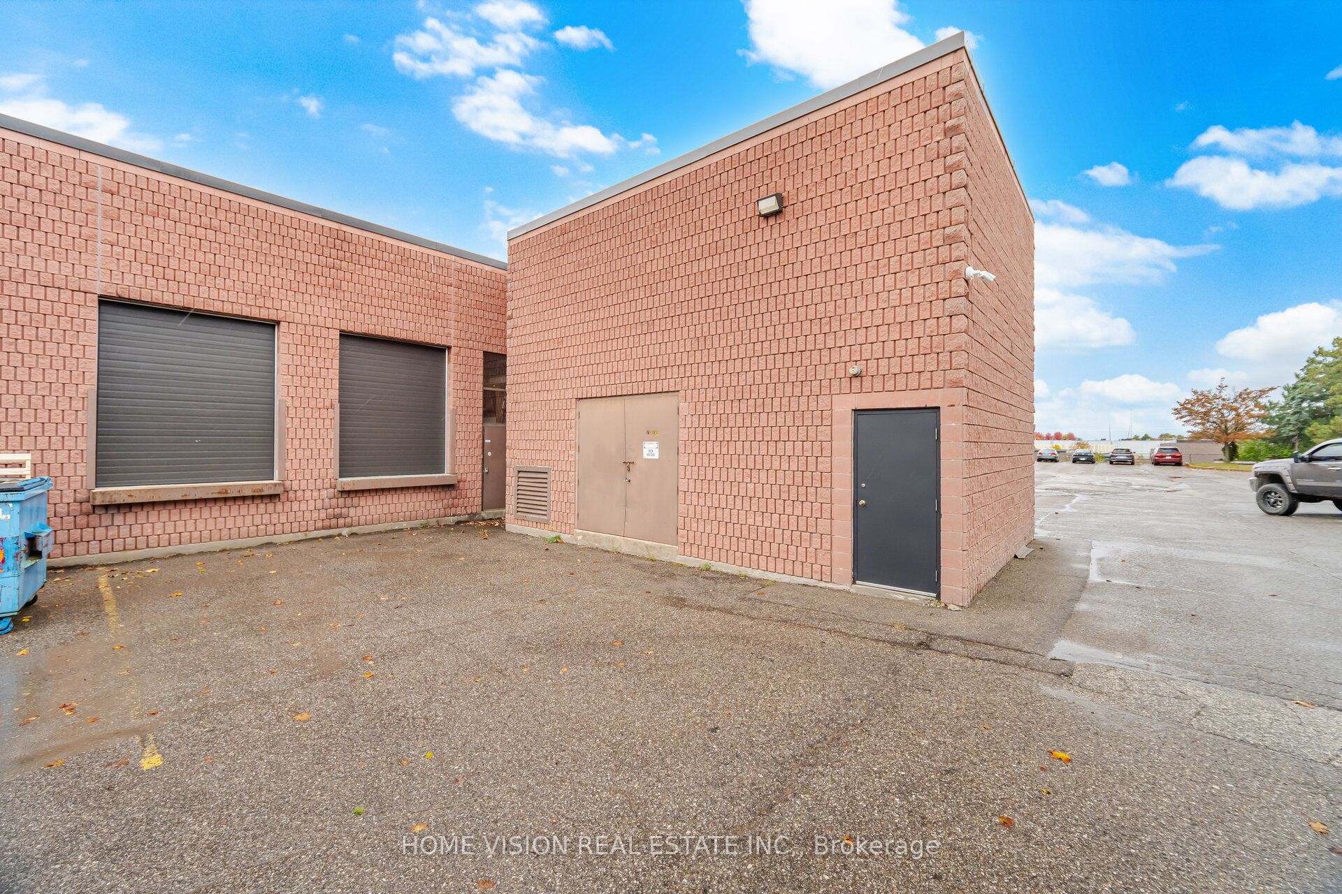 315 Traders Boulevard E 11 Property Photo 31