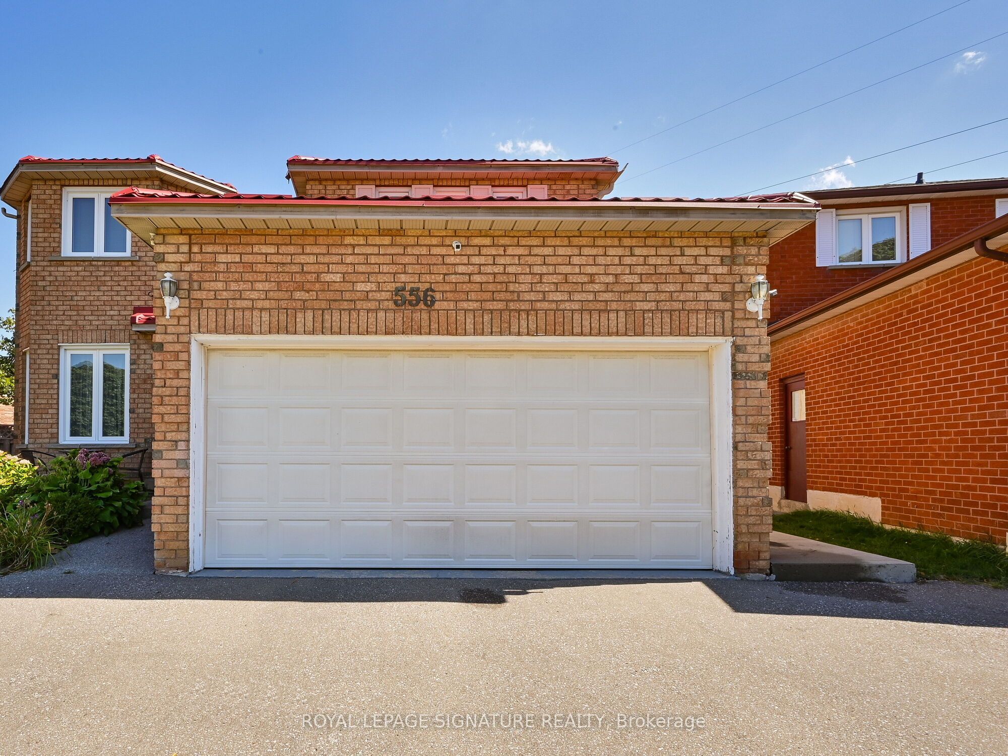 556 Farwell Crescent Lower Property Photo 1