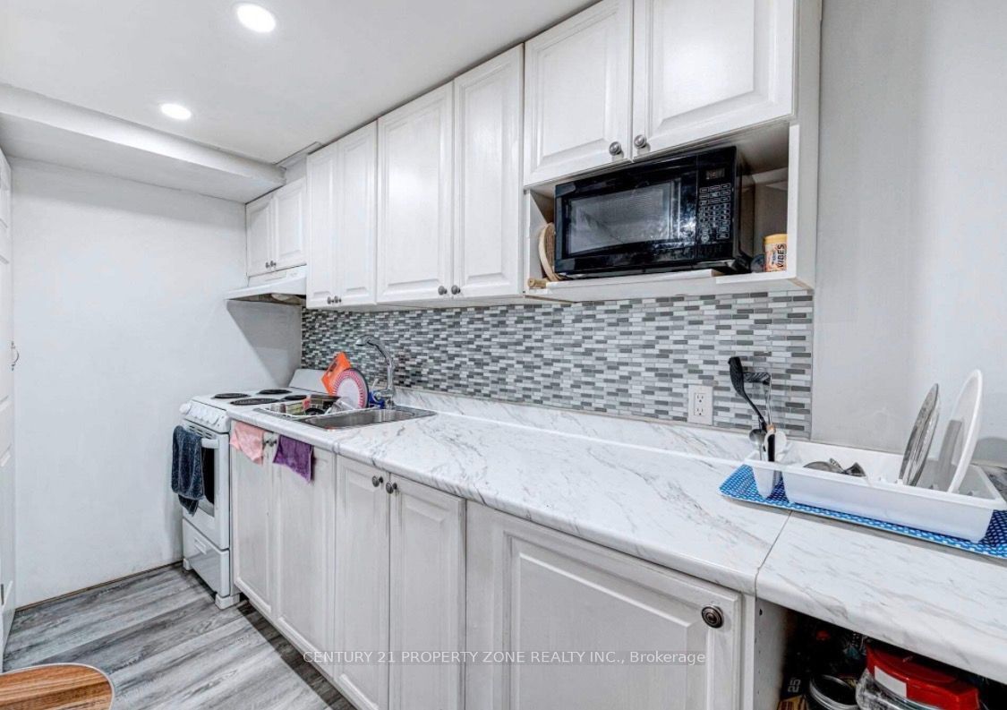 6 Roehampton Crescent W Basement Property Photo 1