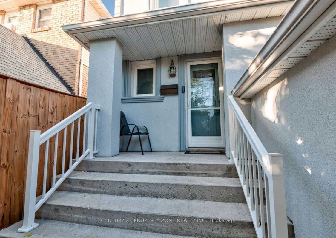 6 Roehampton Crescent W Property Photo 2
