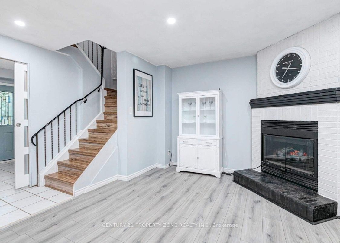 6 Roehampton Crescent W Property Photo 4