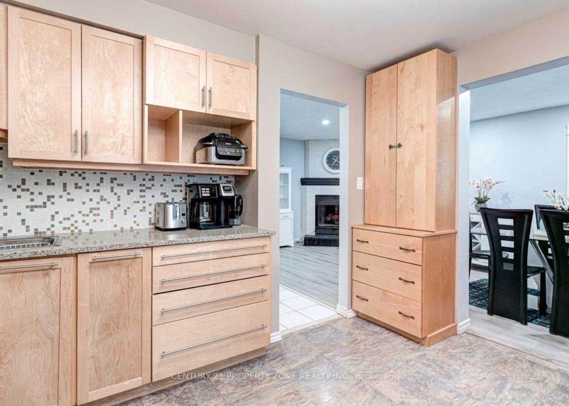 6 Roehampton Crescent W Property Photo 6