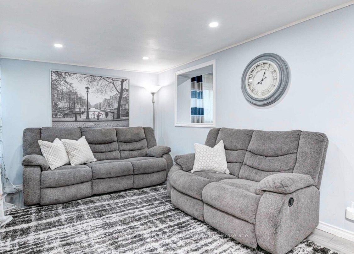 6 Roehampton Crescent W Property Photo 7