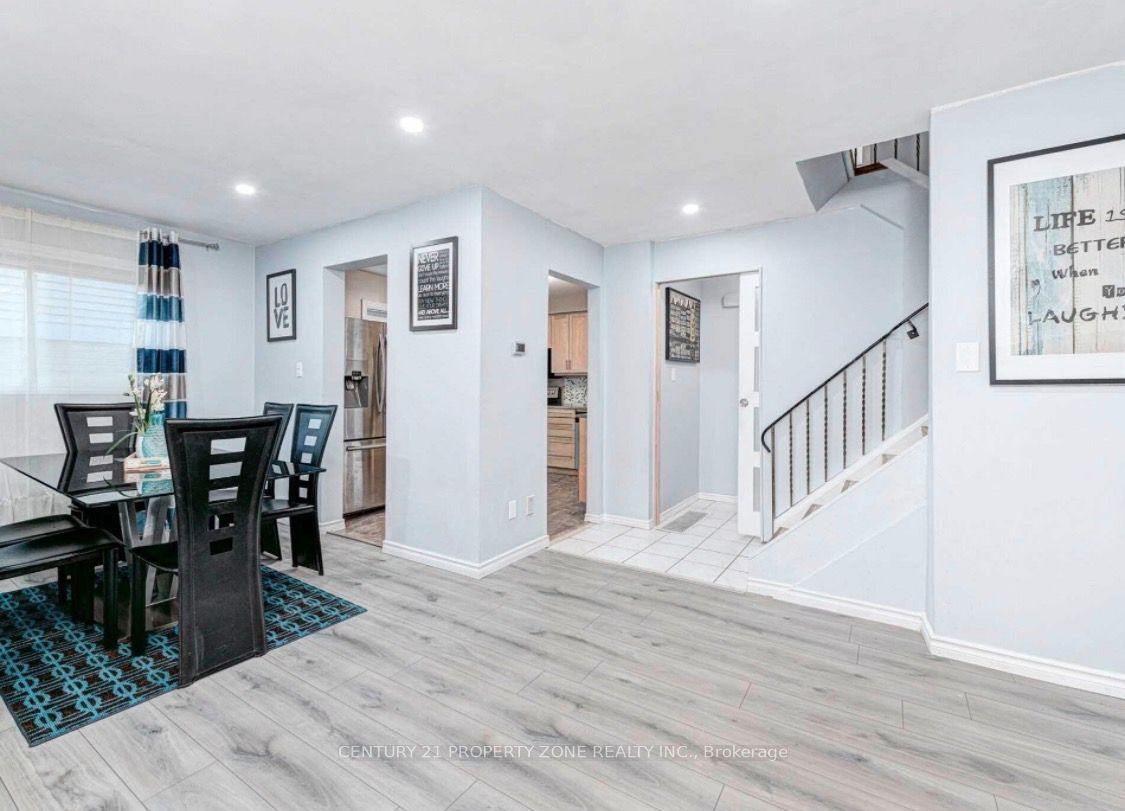 6 Roehampton Crescent W Property Photo 8