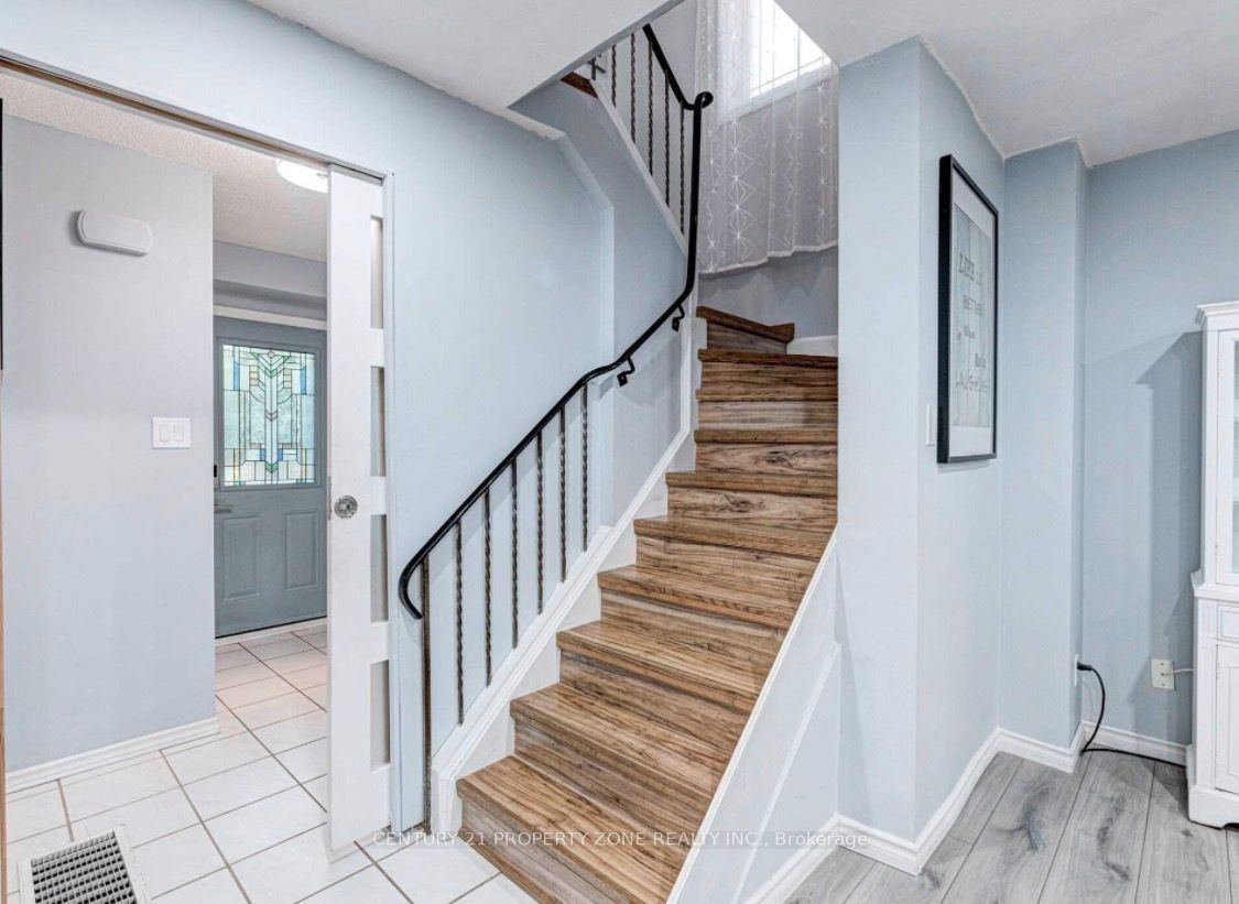 6 Roehampton Crescent W Property Photo 10