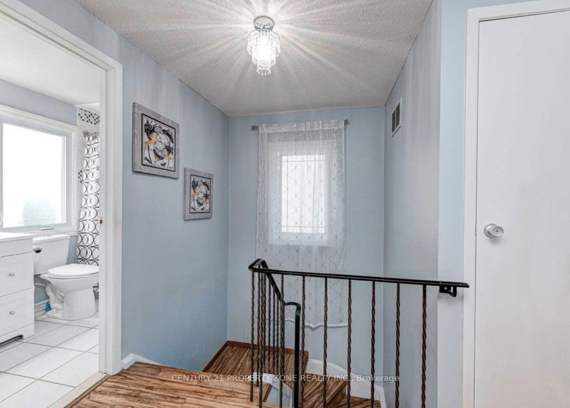 6 Roehampton Crescent W Property Photo 11