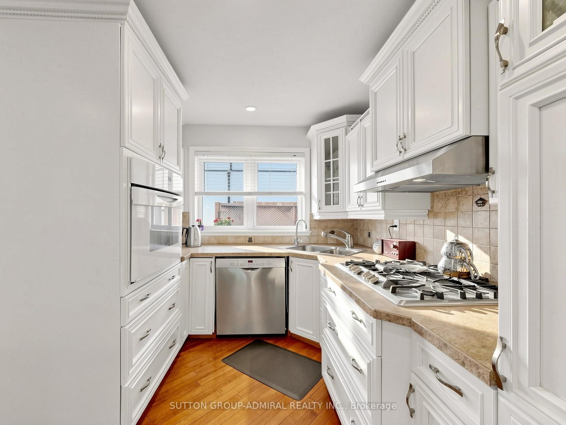 1864 Hindhead Road Property Photo 10