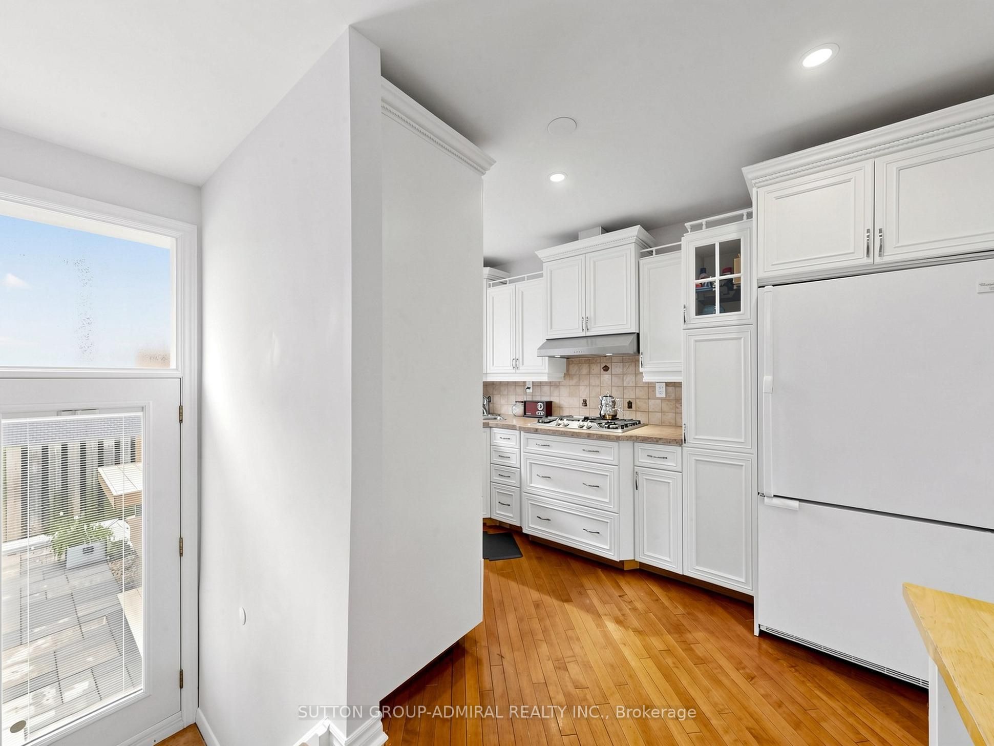 1864 Hindhead Road Property Photo 13
