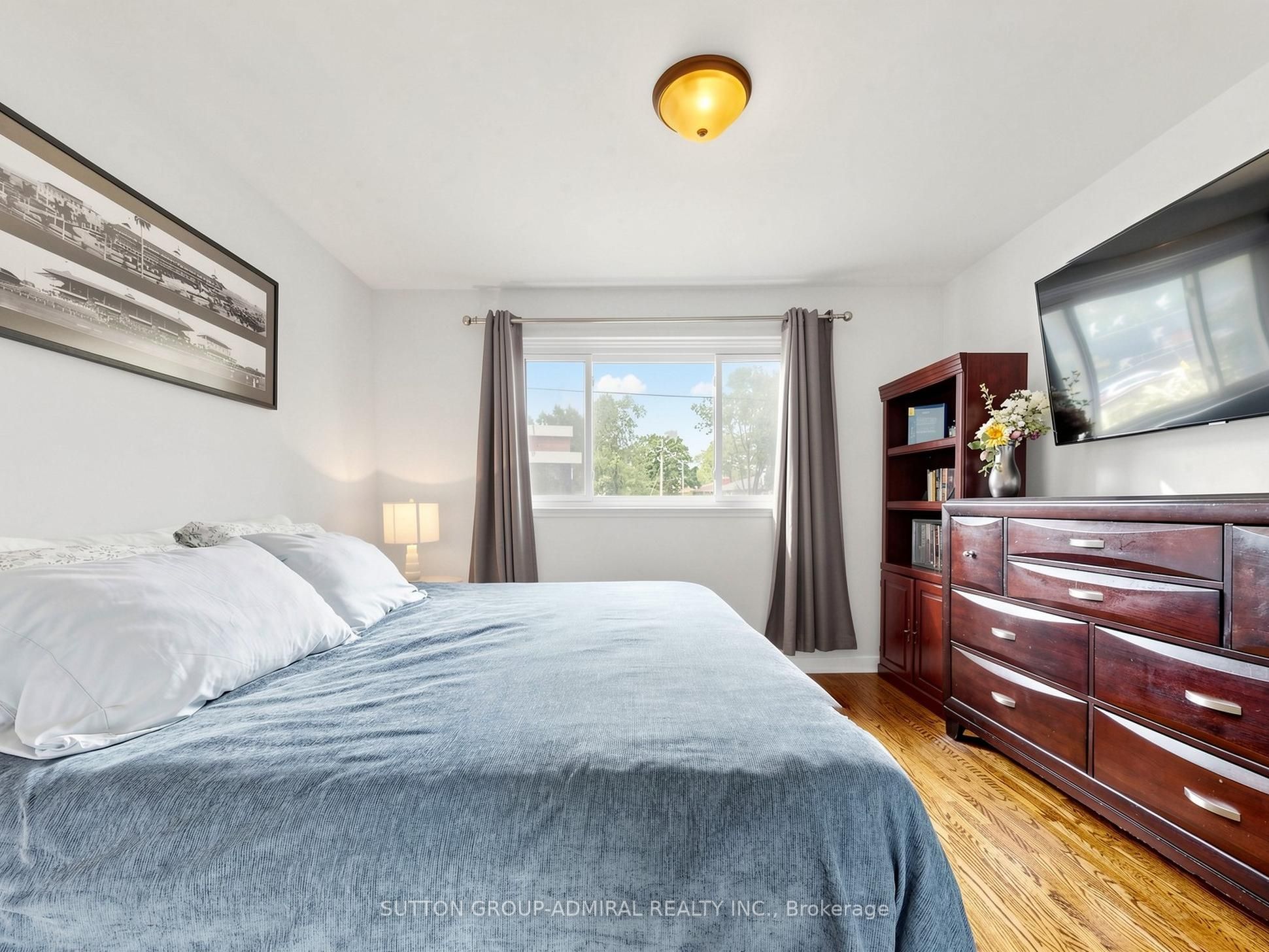1864 Hindhead Road Property Photo 18