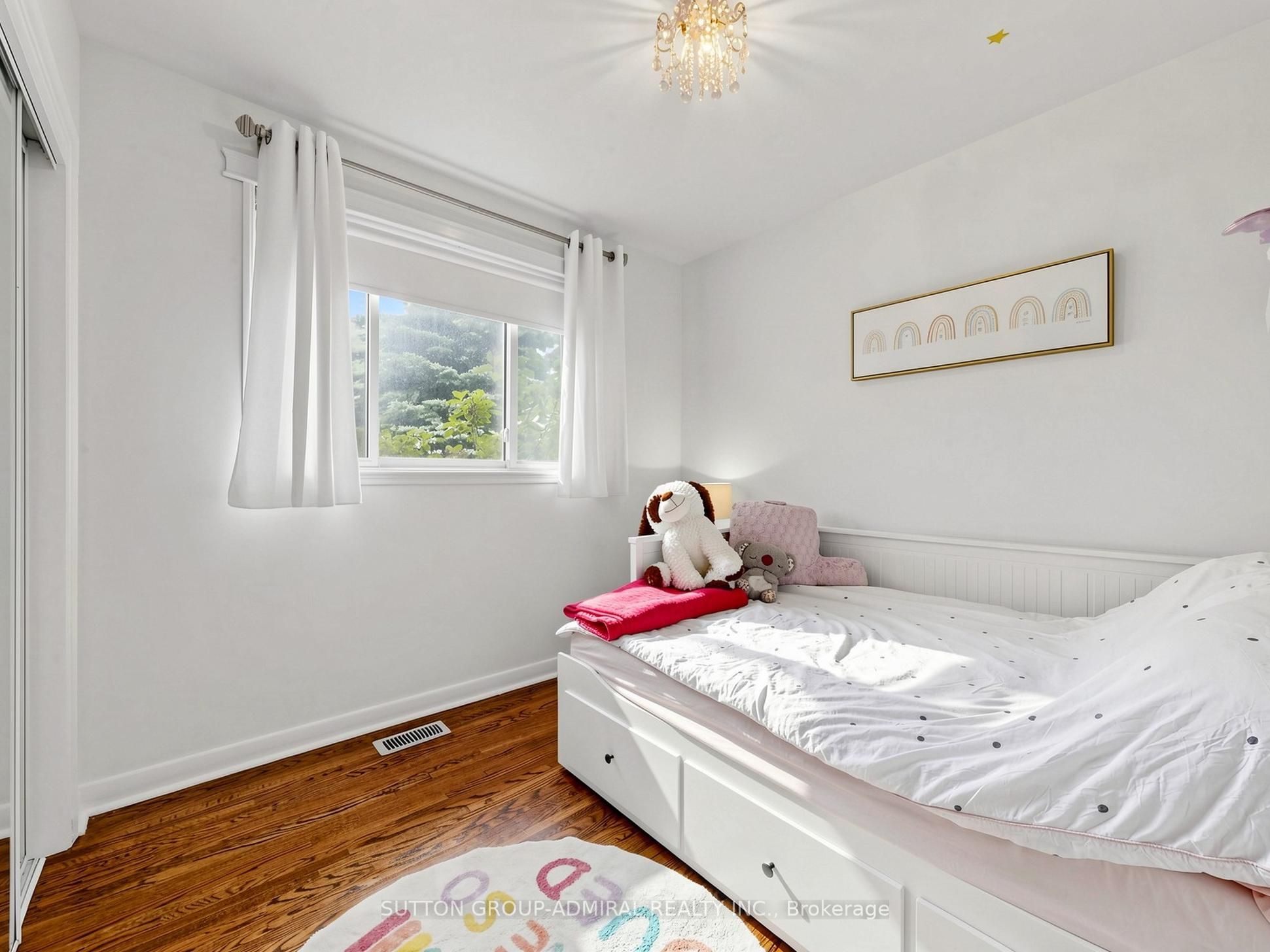 1864 Hindhead Road Property Photo 21