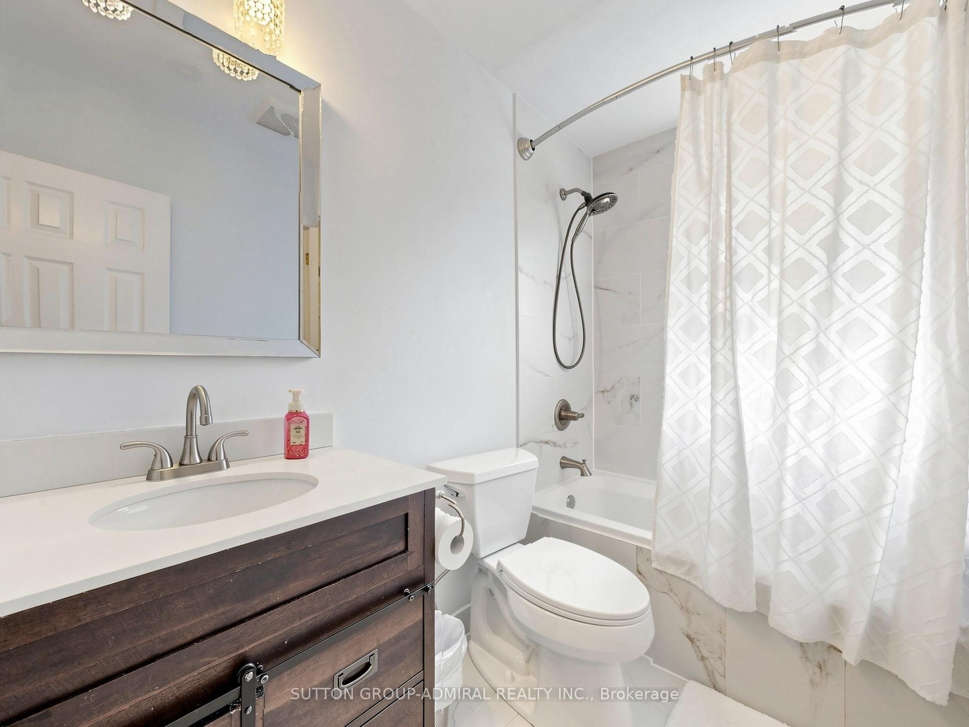 1864 Hindhead Road Property Photo 23