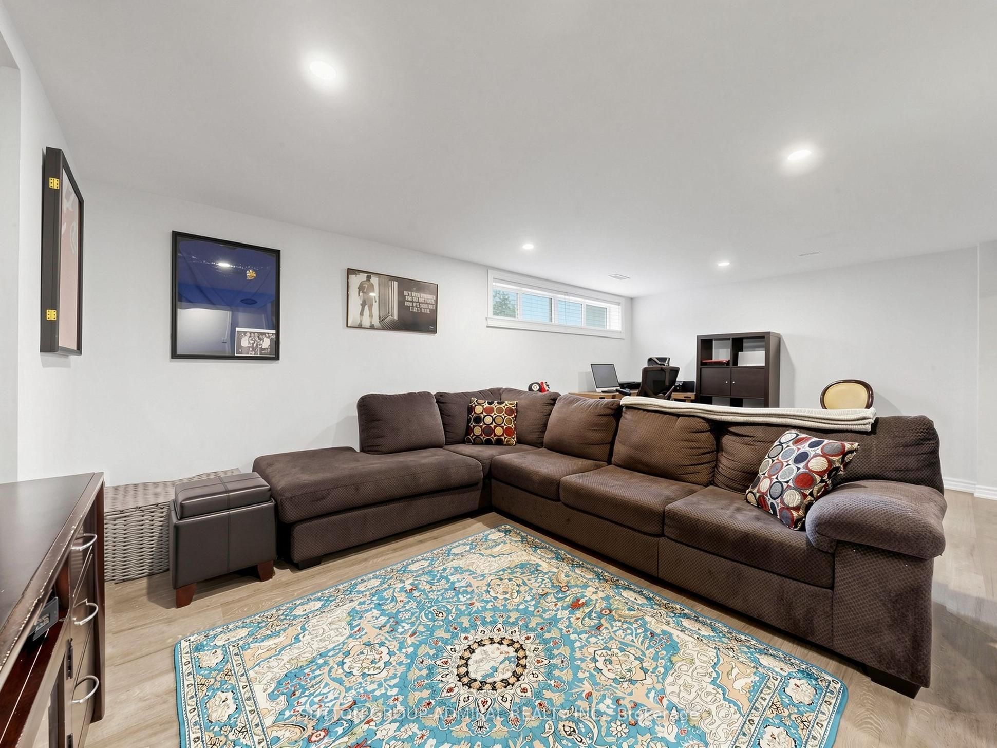1864 Hindhead Road Property Photo 25