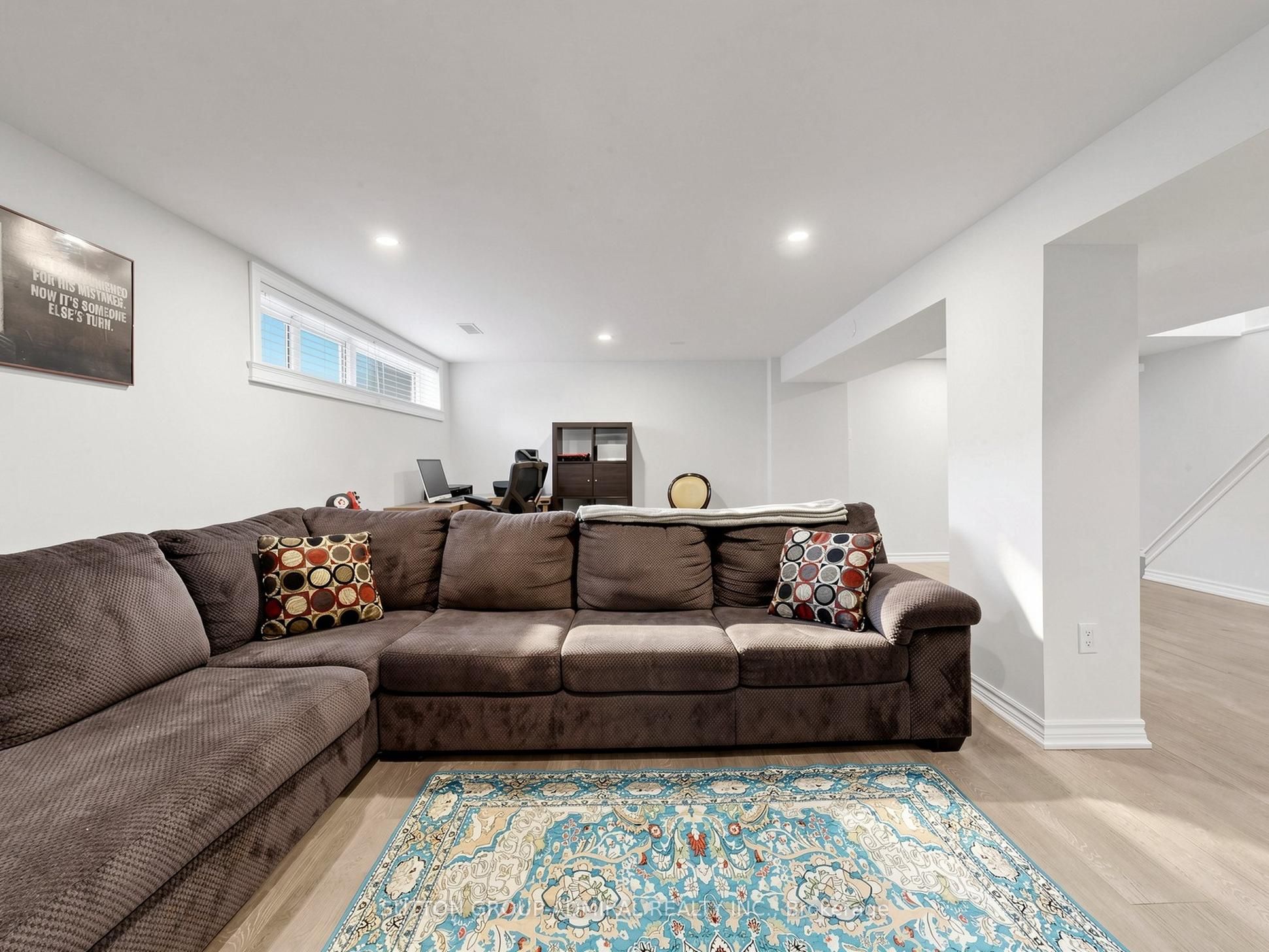 1864 Hindhead Road Property Photo 26