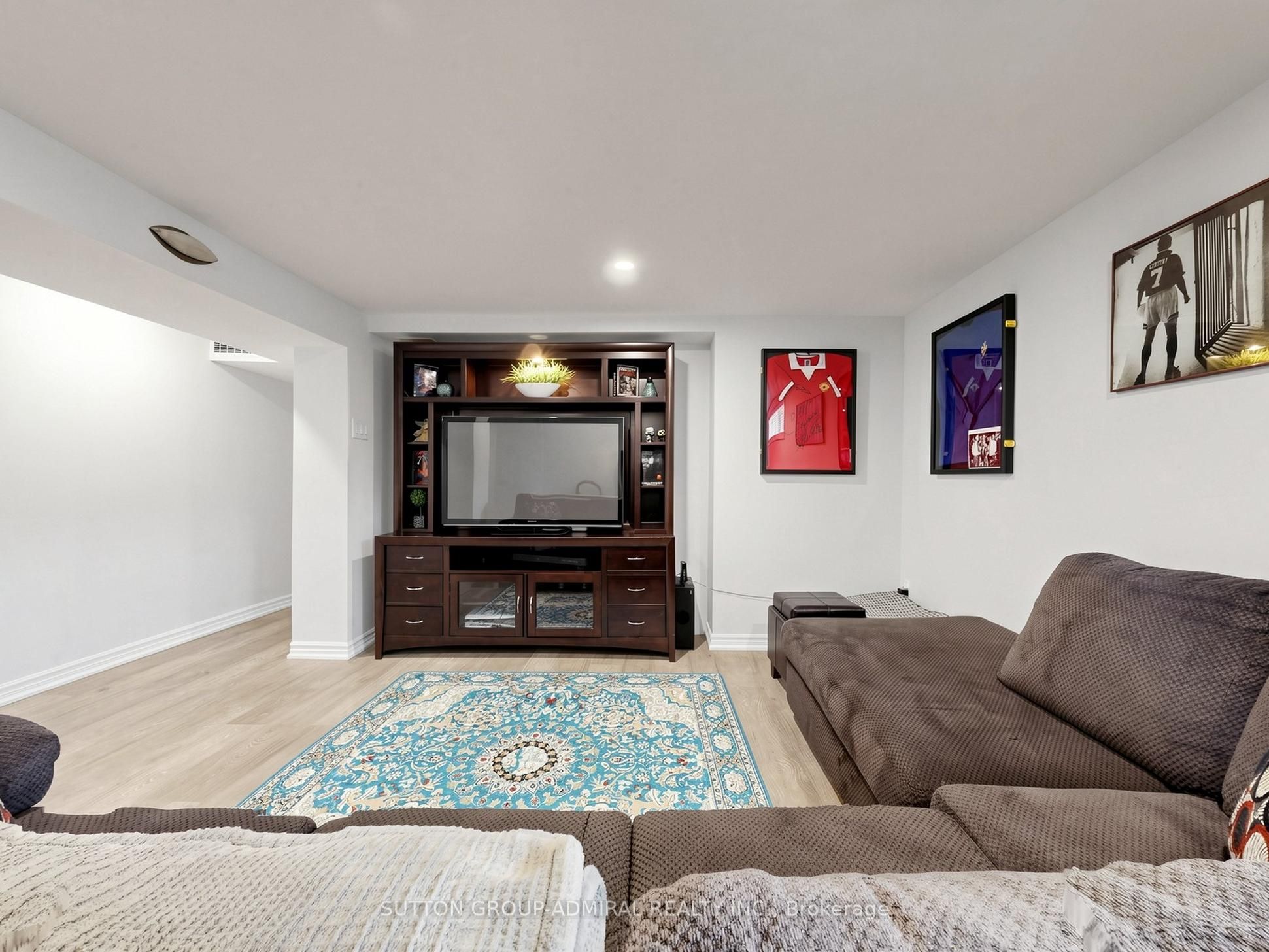 1864 Hindhead Road Property Photo 28