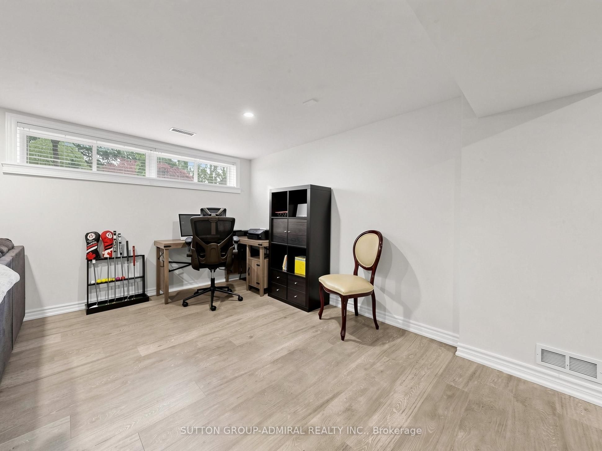 1864 Hindhead Road Property Photo 29