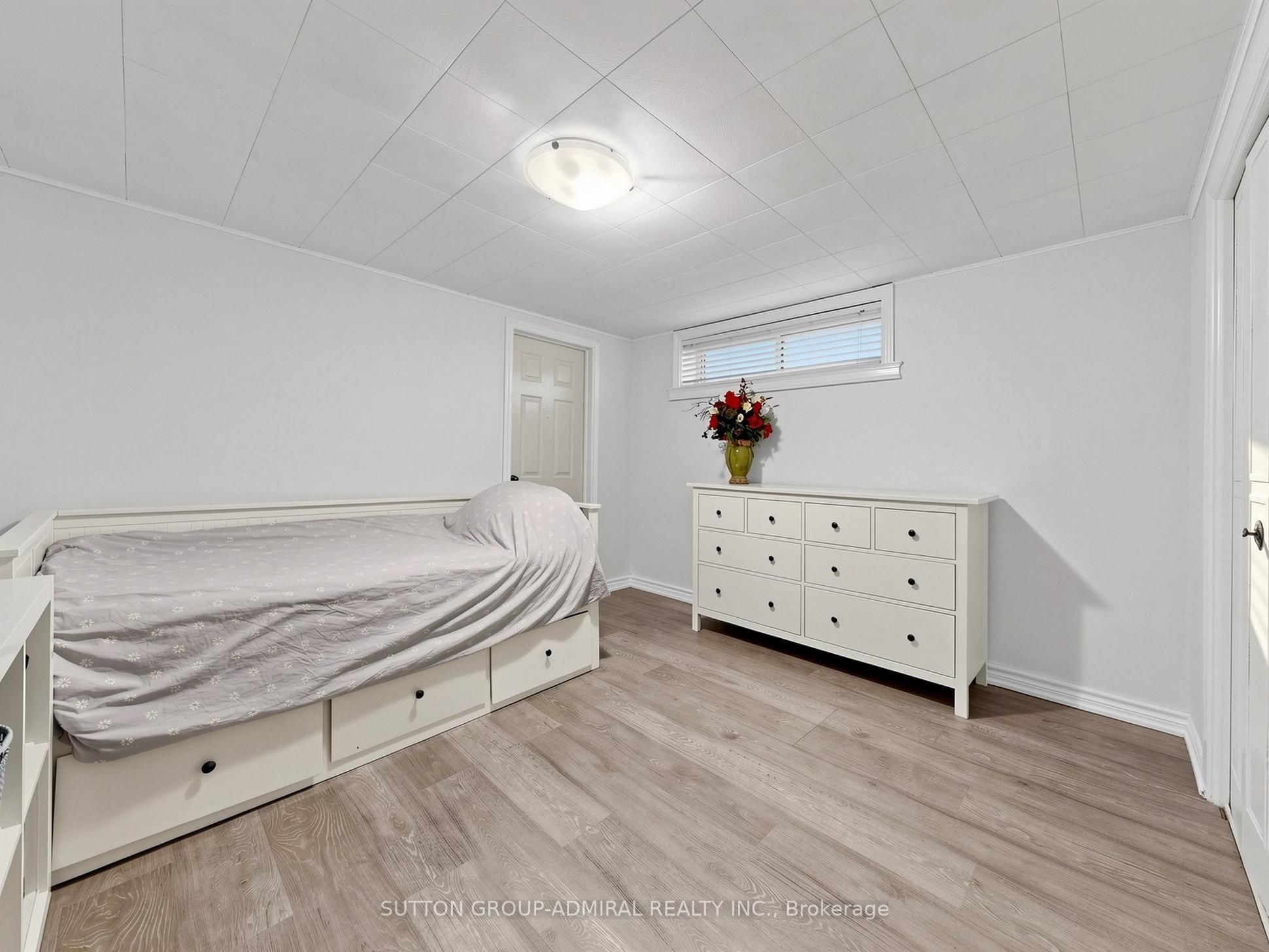 1864 Hindhead Road Property Photo 30