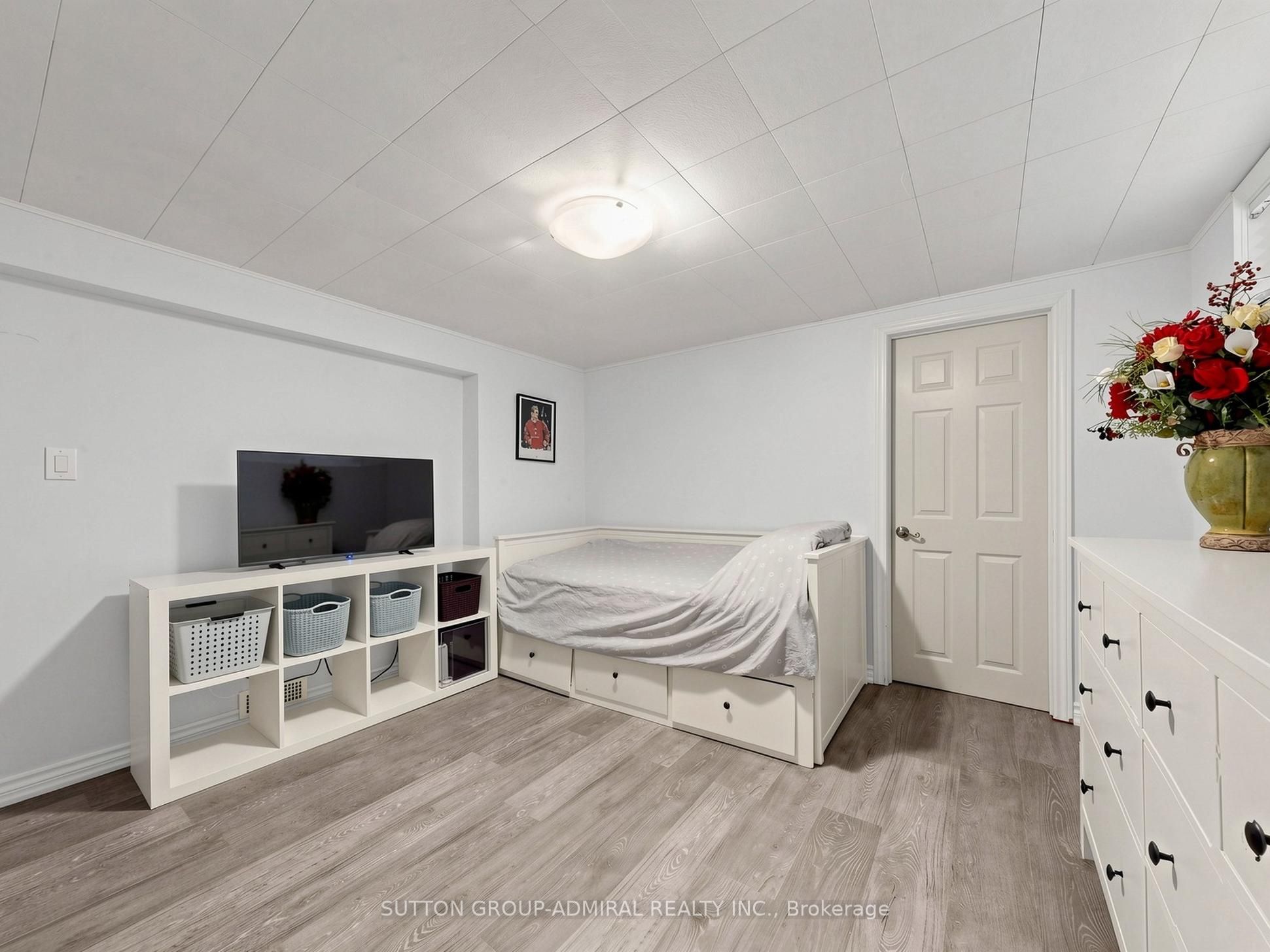 1864 Hindhead Road Property Photo 31
