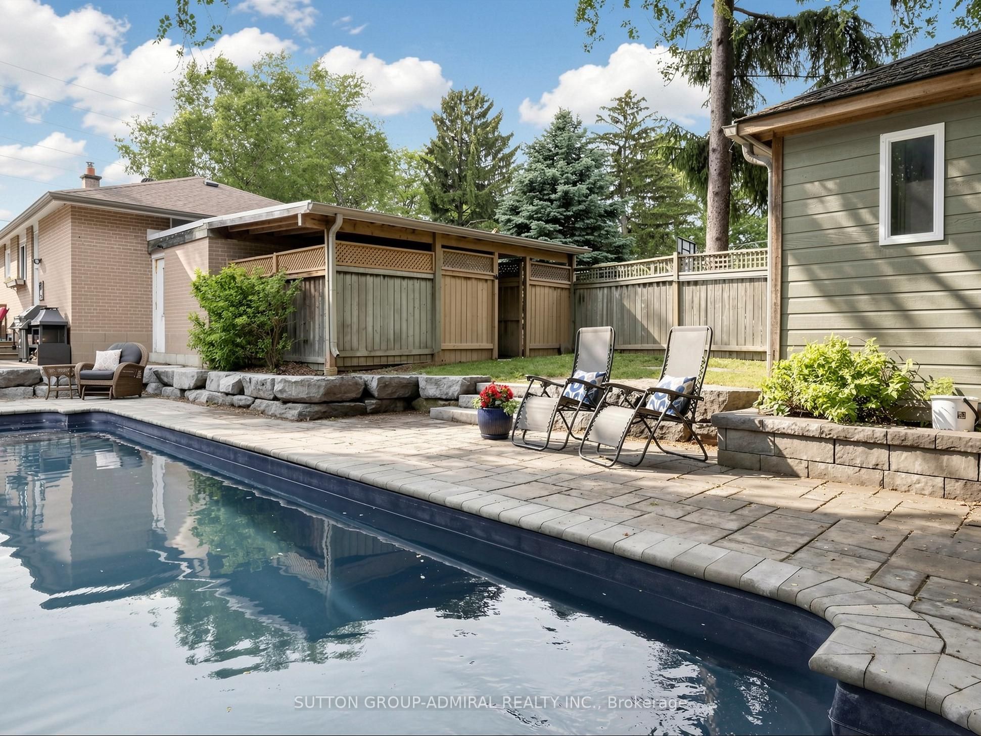 1864 Hindhead Road Property Photo 44
