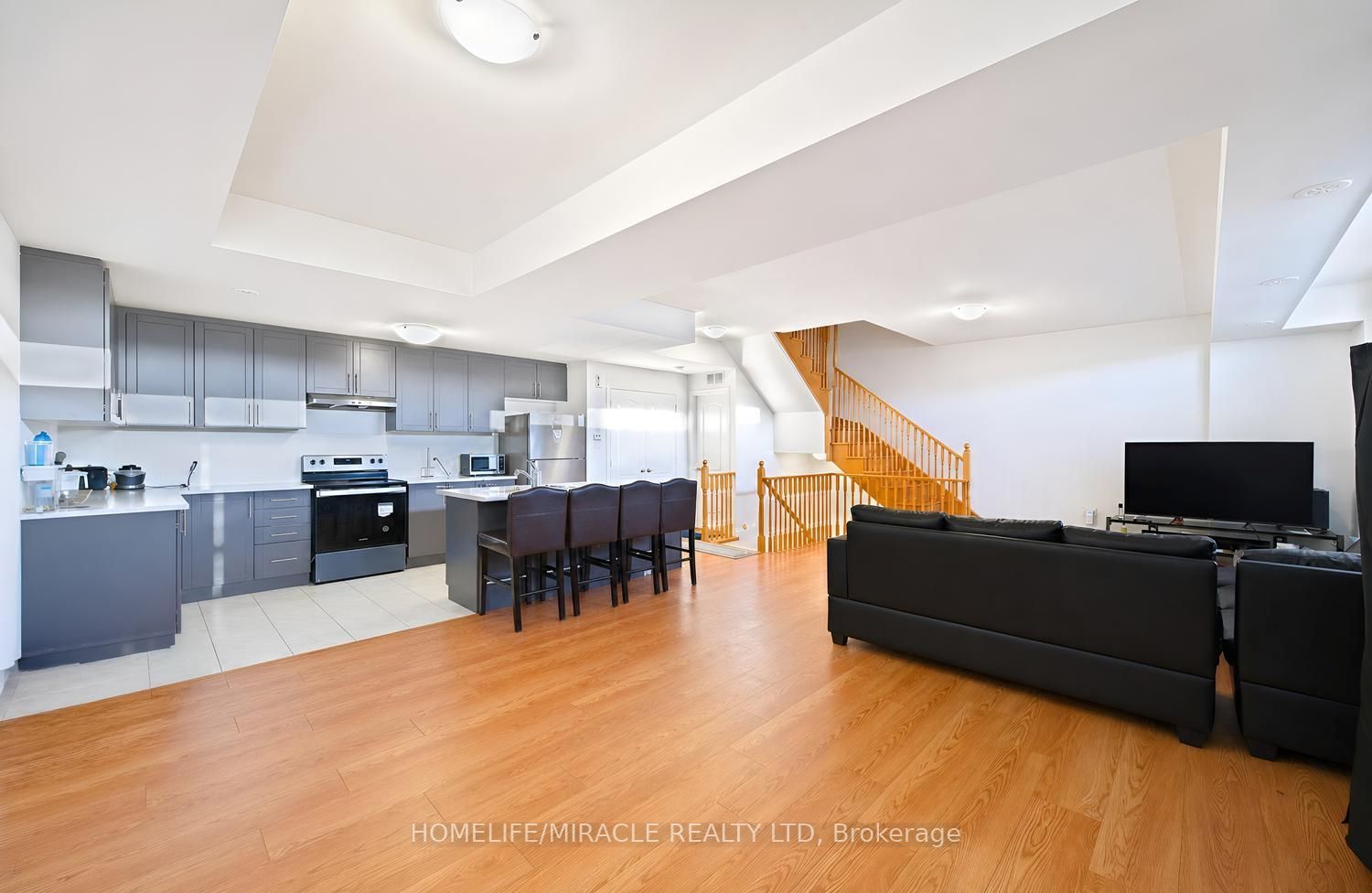 415 Dougall Avenue Property Photo 8