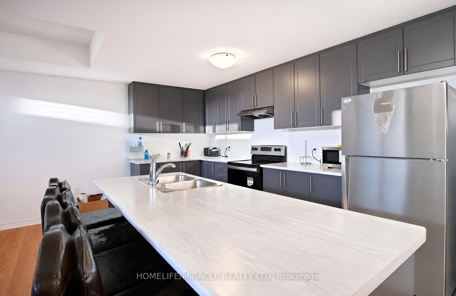 415 Dougall Avenue Property Photo 10