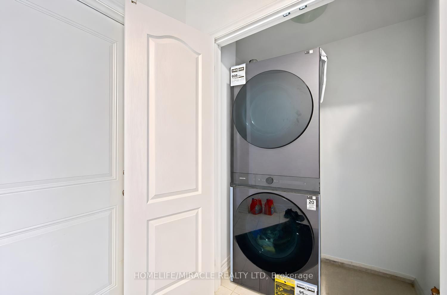 415 Dougall Avenue Property Photo 21