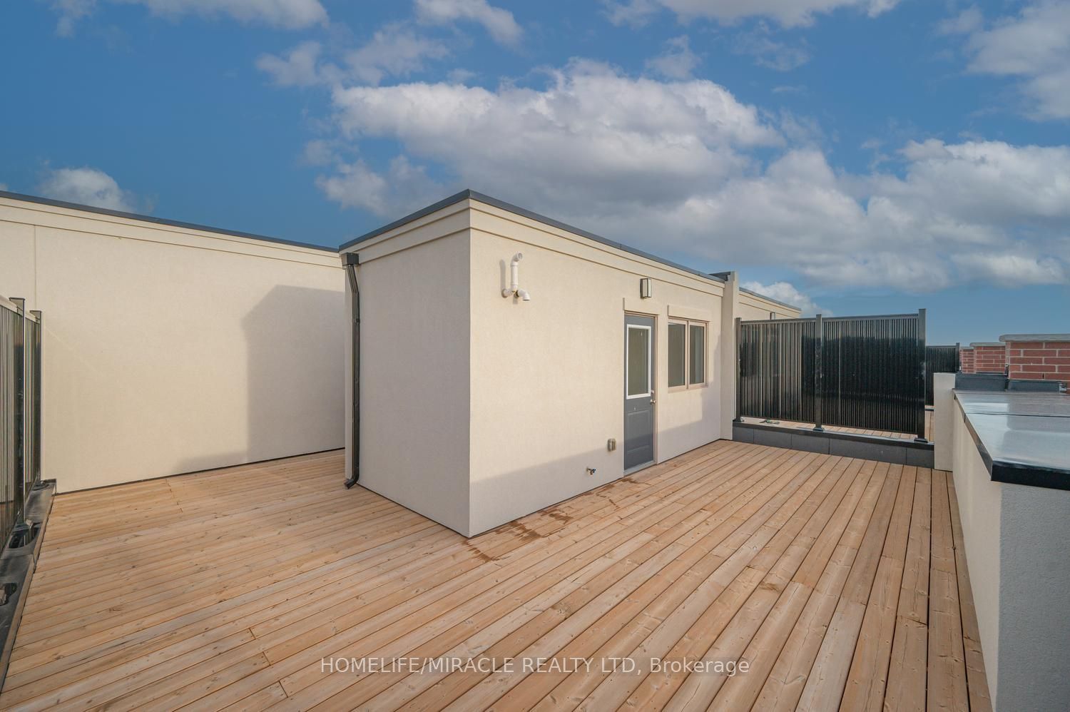415 Dougall Avenue Property Photo 22