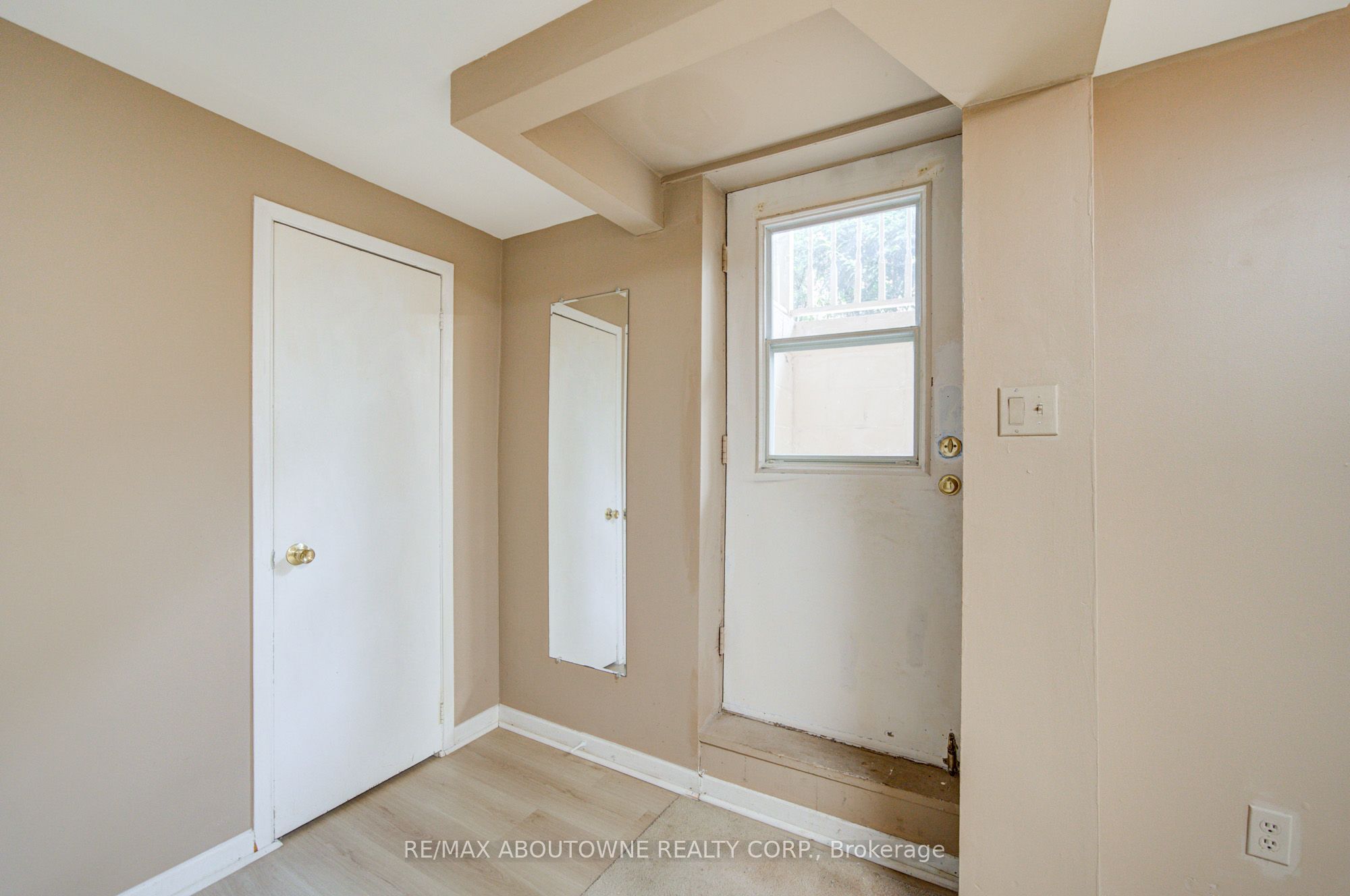 1156 Old Colony Road Lower Property Photo 4