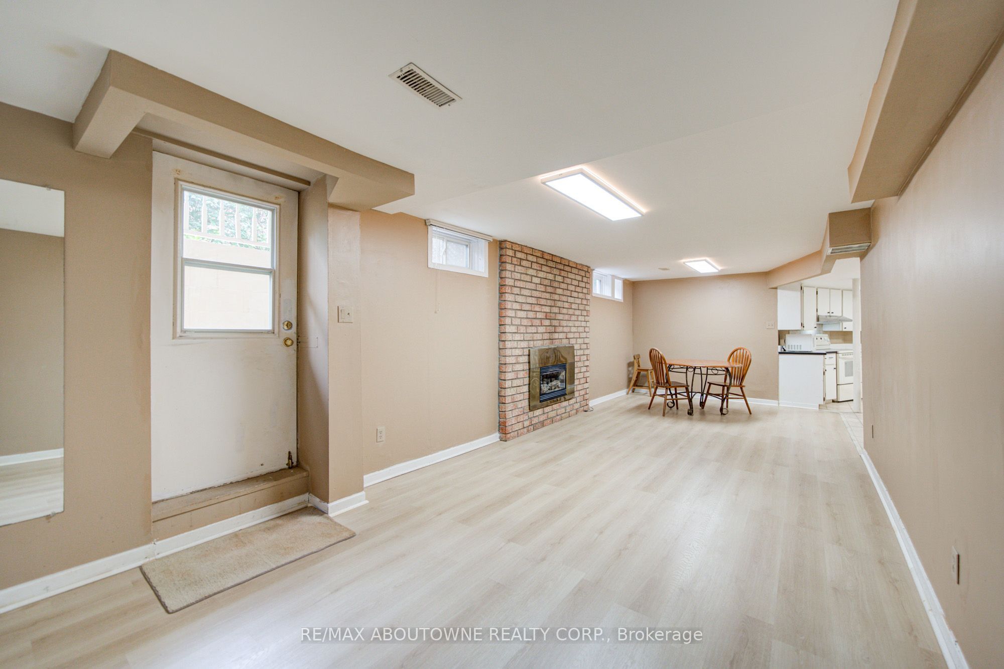 1156 Old Colony Road Lower Property Photo 7