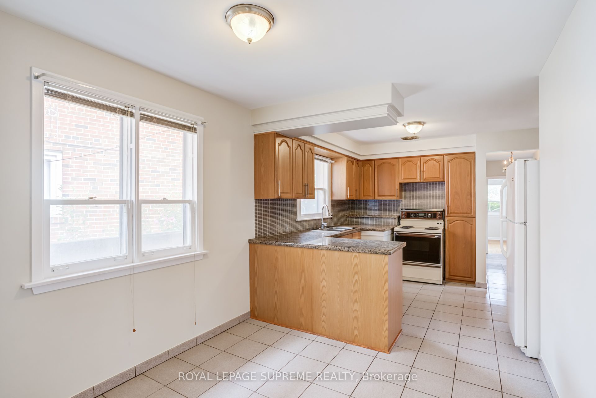 5 Paramount Court Main Property Photo 9