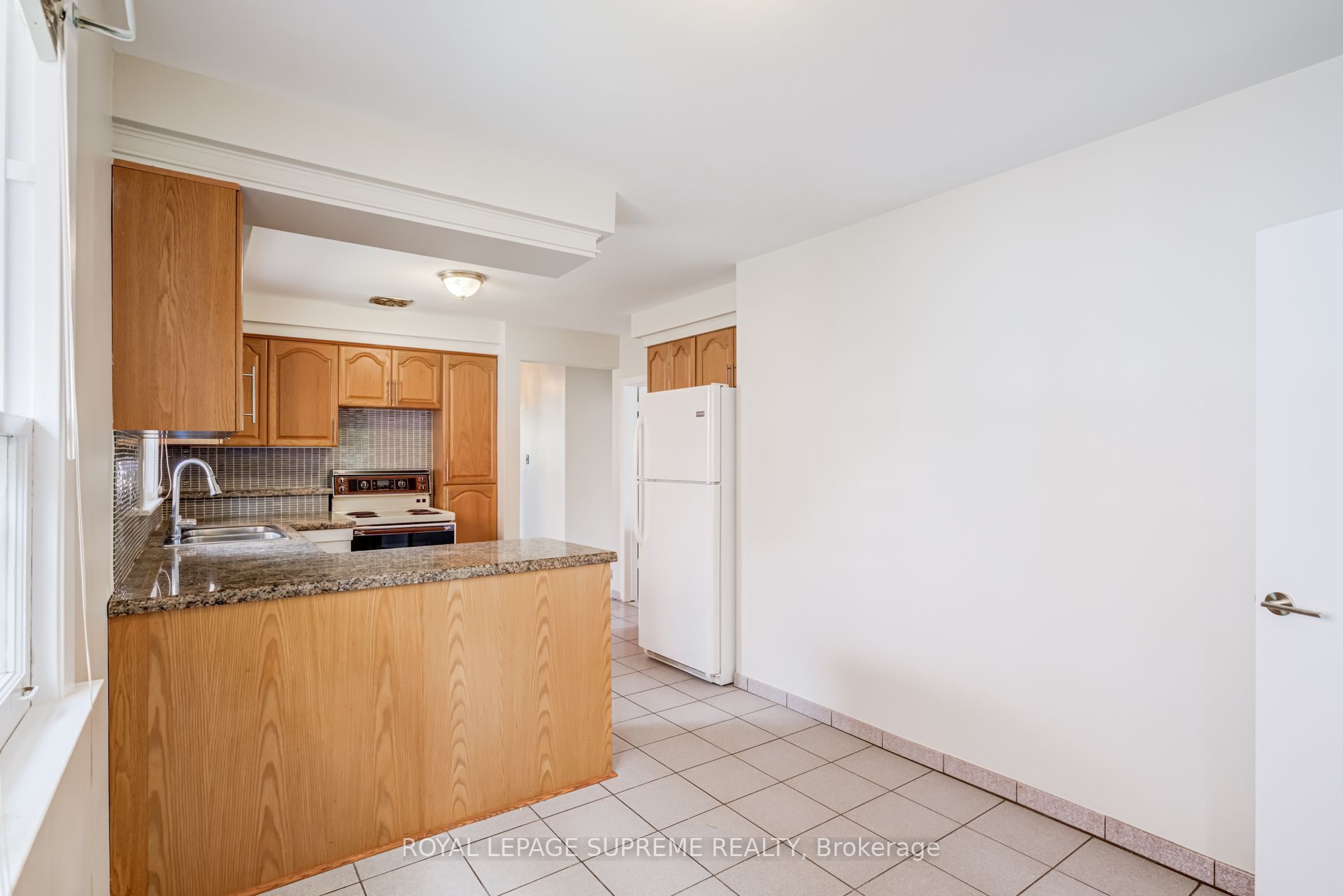 5 Paramount Court Main Property Photo 11