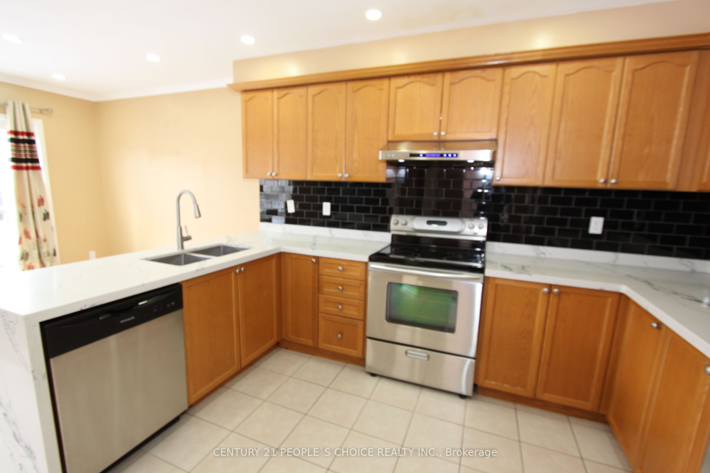 14 Thornbush Boulevard Property Photo 6
