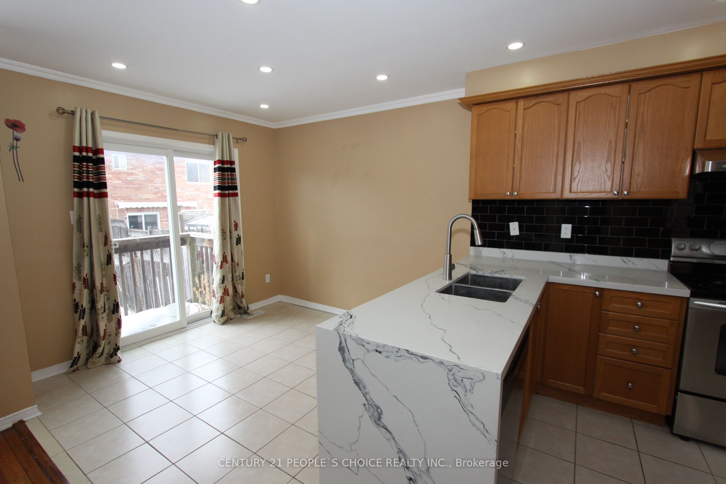 14 Thornbush Boulevard Property Photo 7