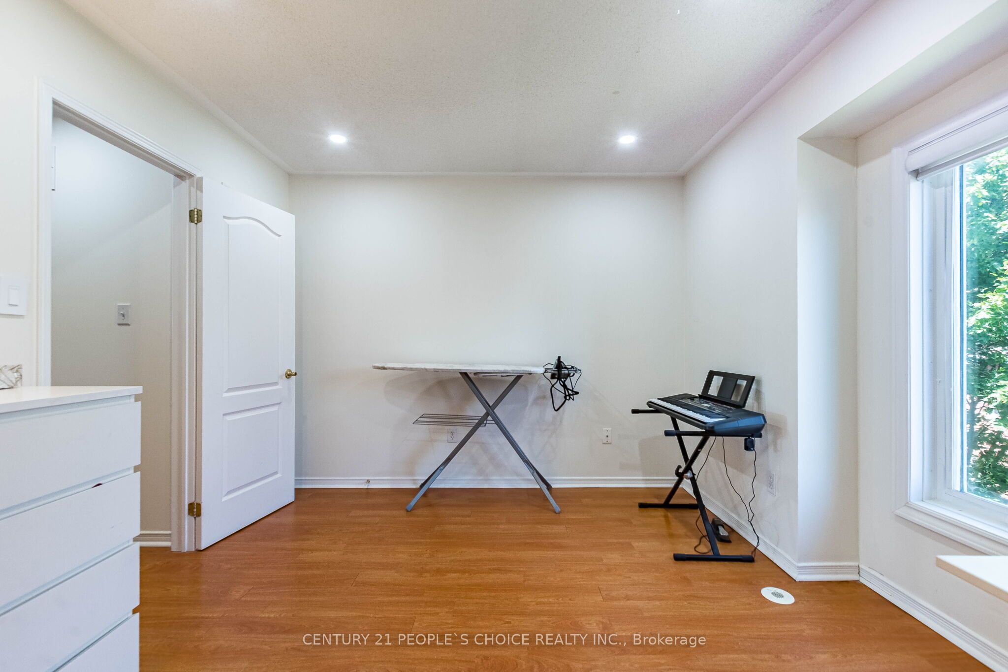 435 Hensall Circle 29 Property Photo 27