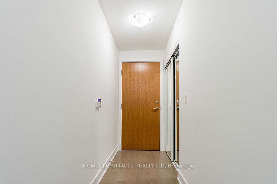 30 Shore Breeze Drive 1013 Property Photo 6