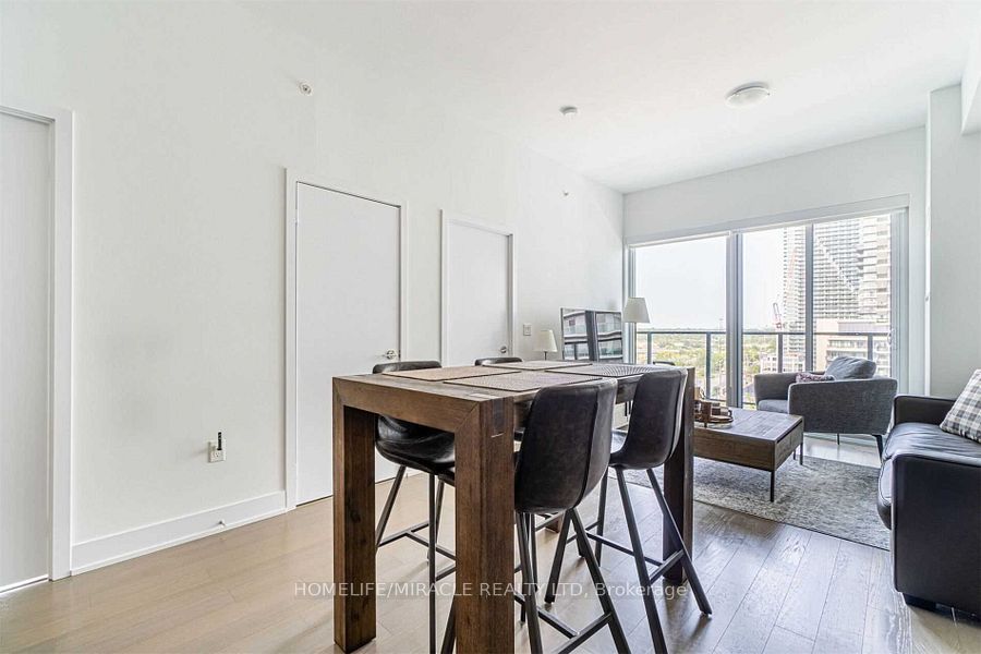 30 Shore Breeze Drive 1013 Property Photo 11