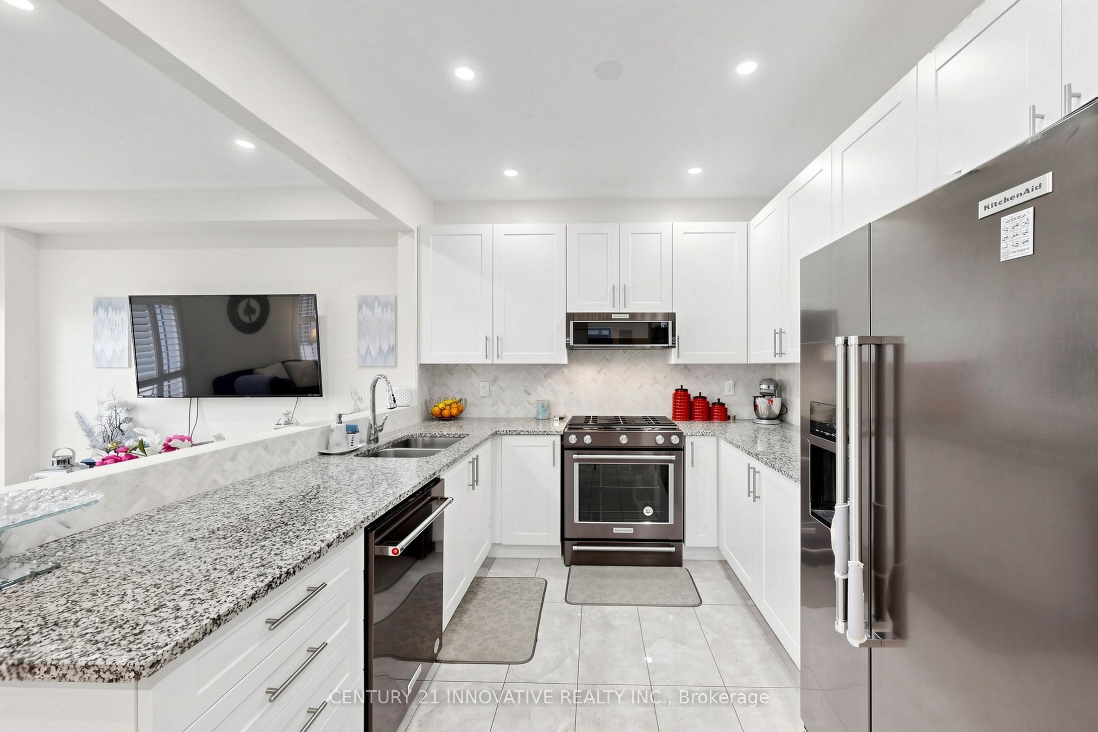 446 Bessborough Drive Property Photo 8