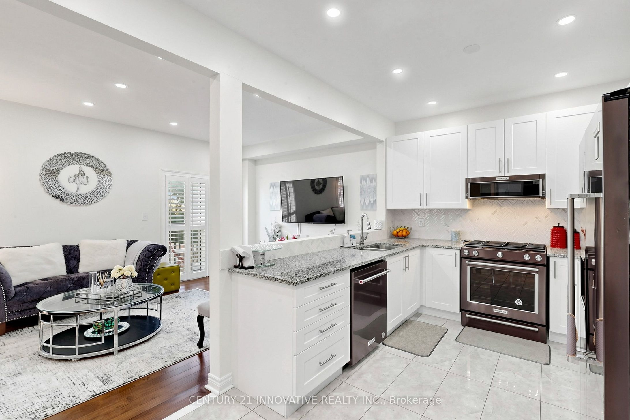 446 Bessborough Drive Property Photo 9