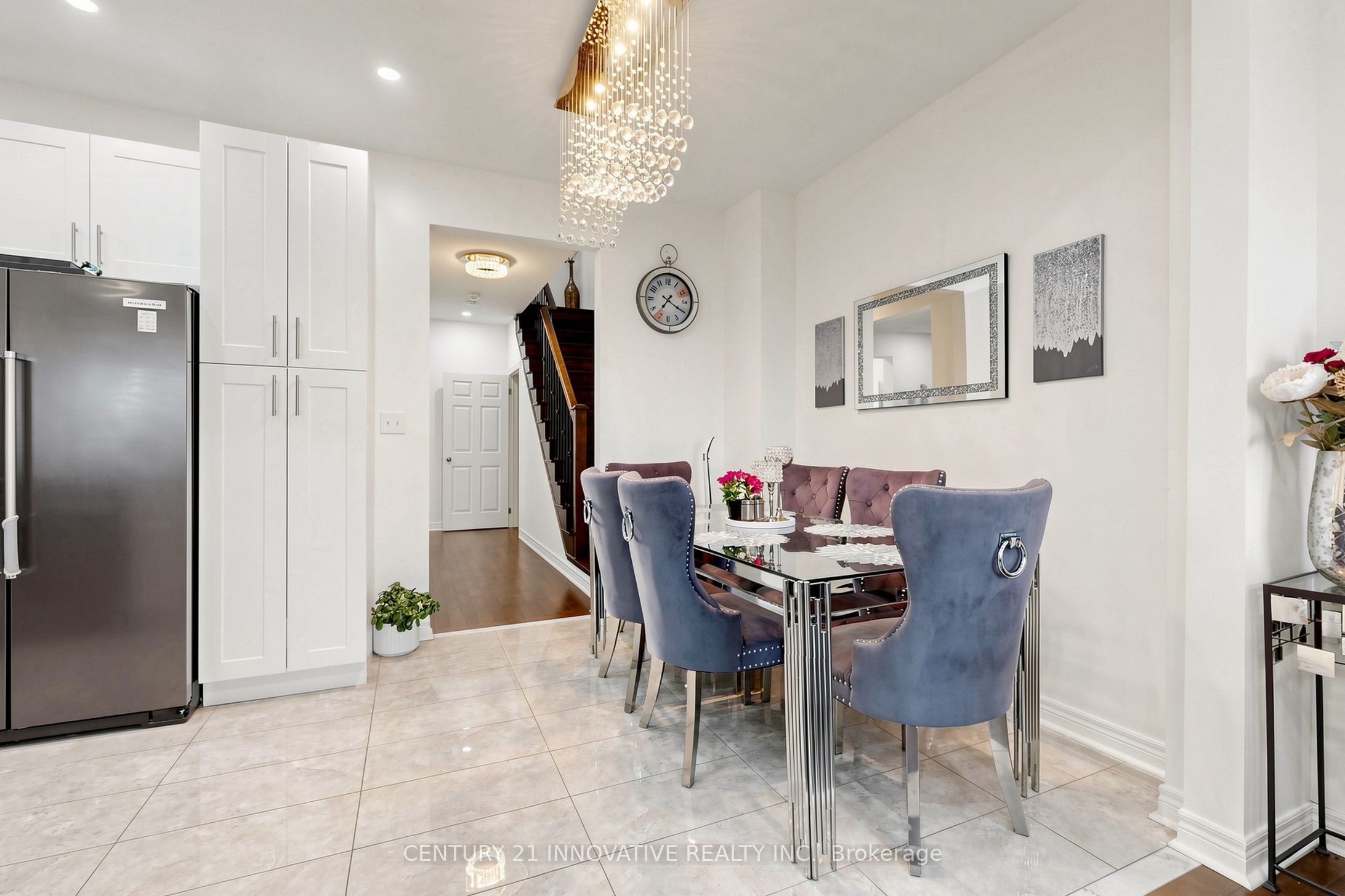 446 Bessborough Drive Property Photo 11