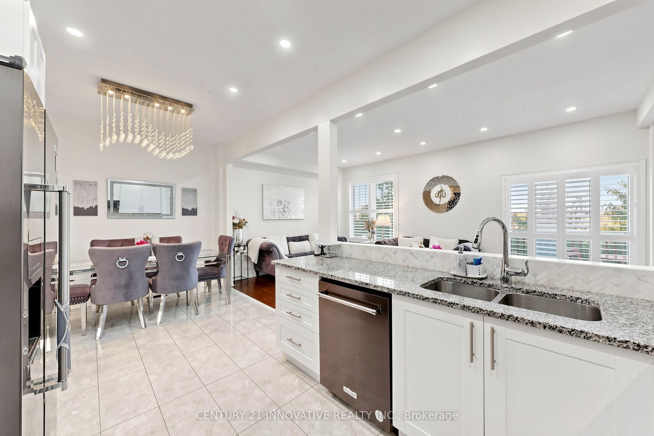 446 Bessborough Drive Property Photo 12