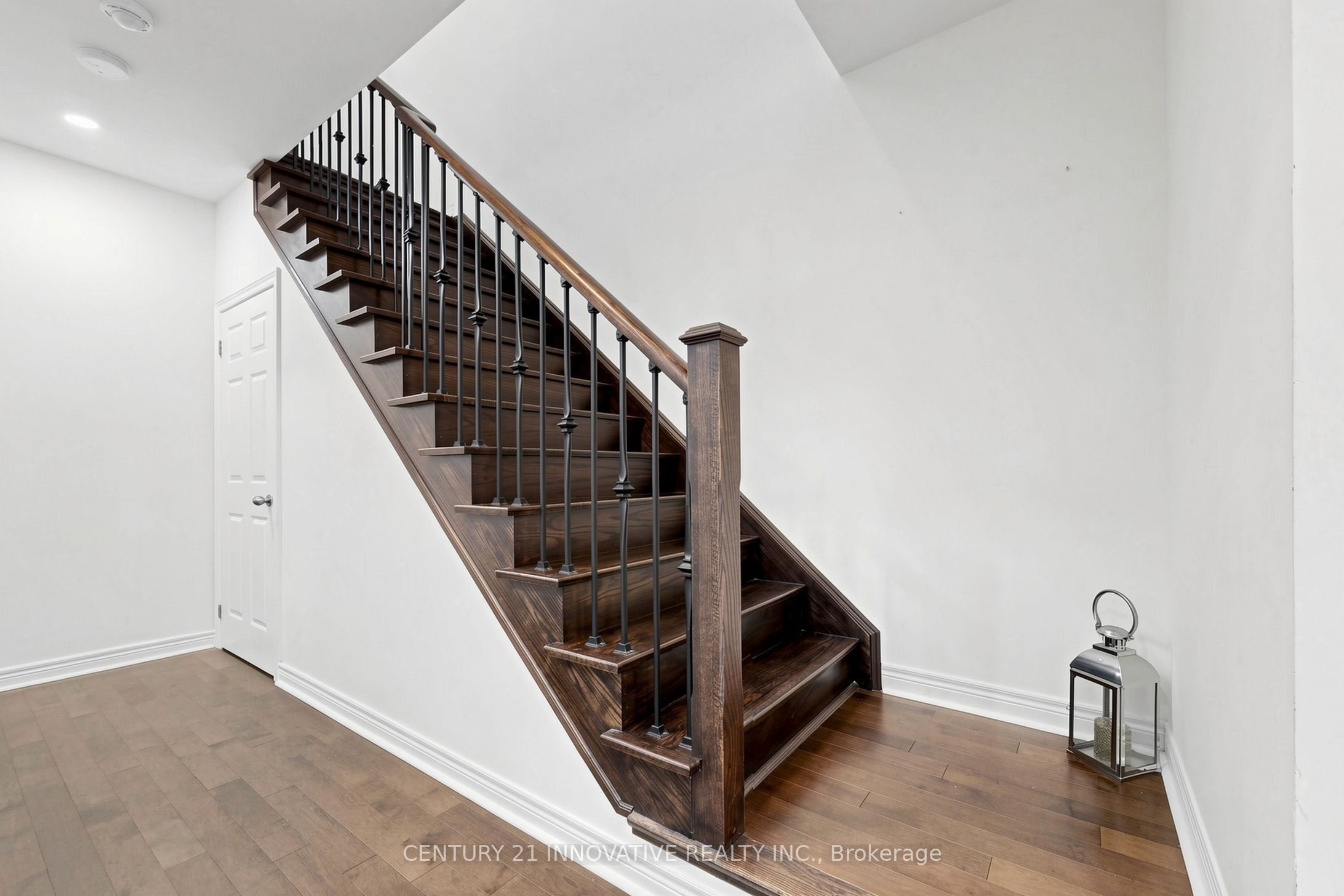 446 Bessborough Drive Property Photo 13