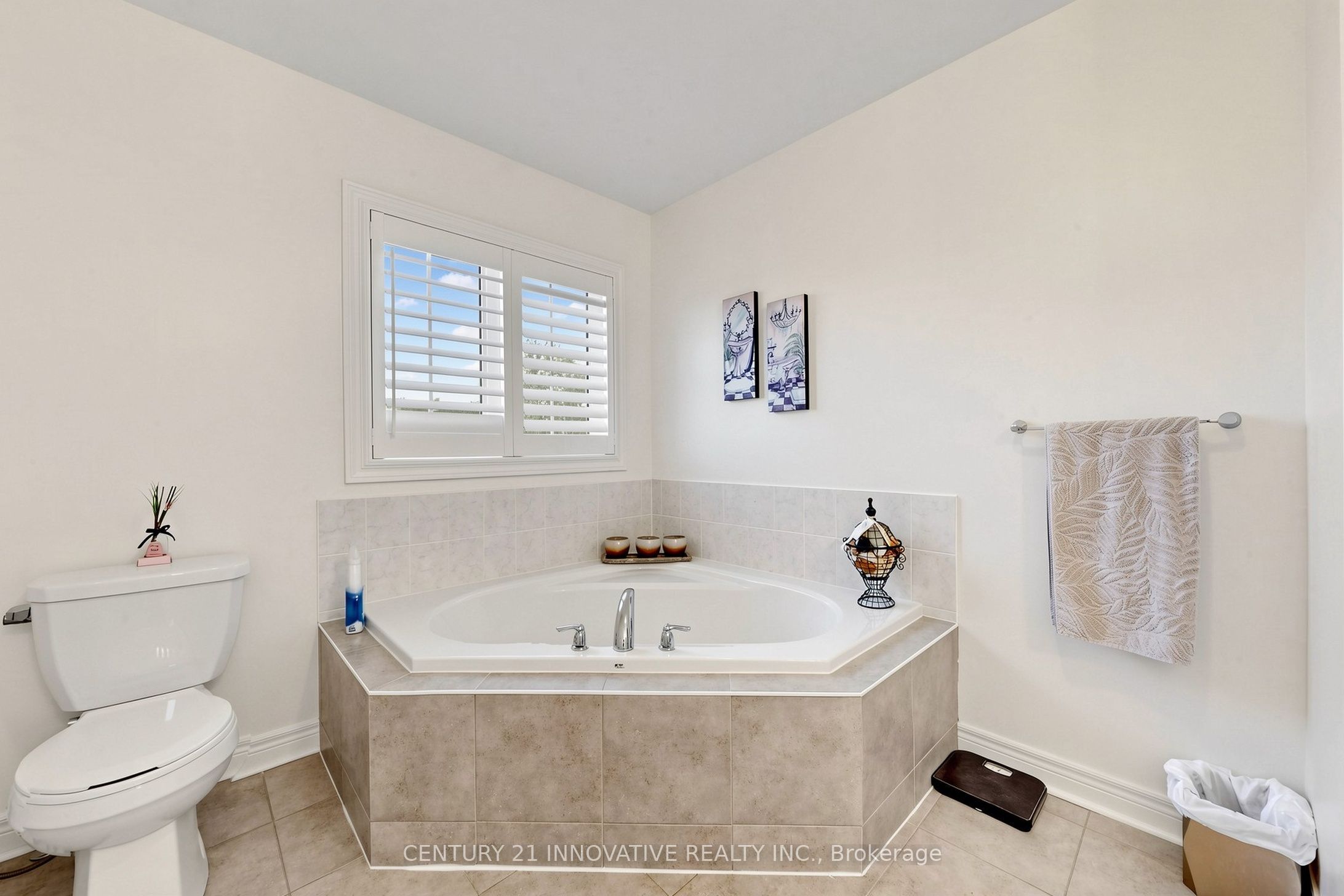 446 Bessborough Drive Property Photo 21