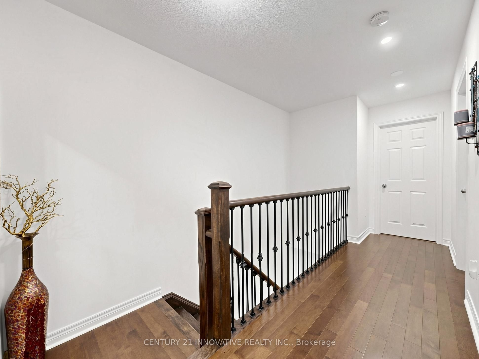 446 Bessborough Drive Property Photo 23