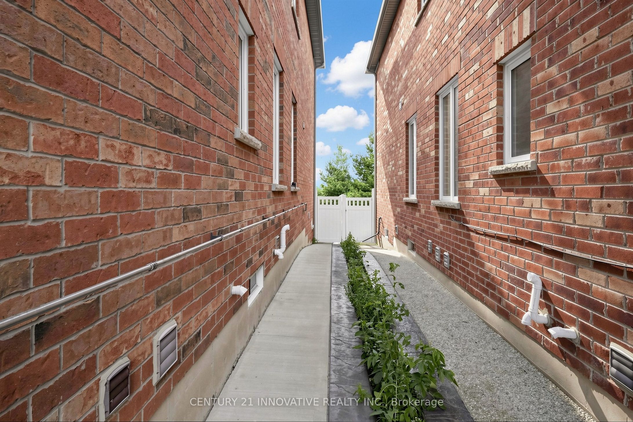 446 Bessborough Drive Property Photo 33