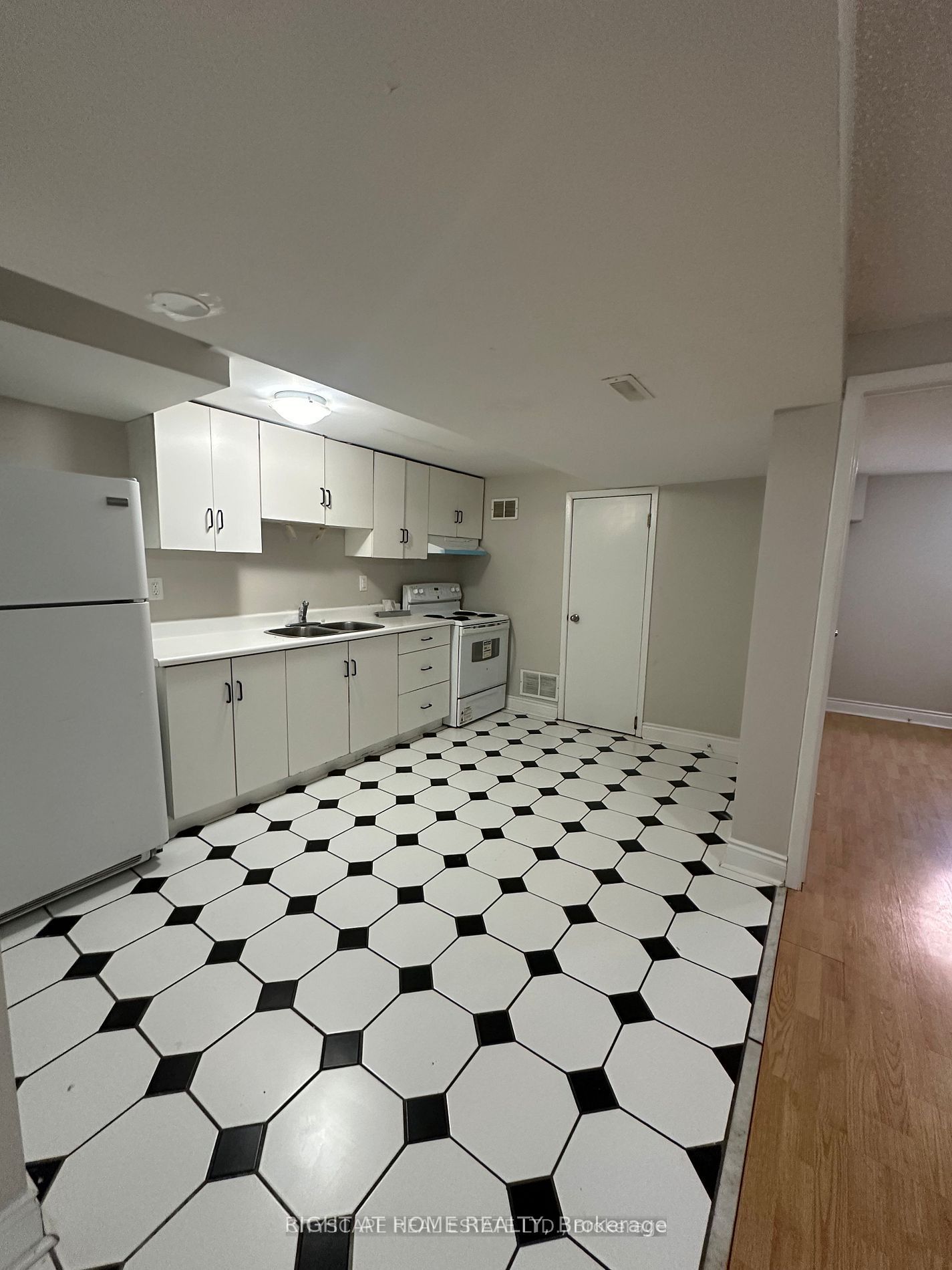 56 Stanwell Drive Lower Property Photo 2