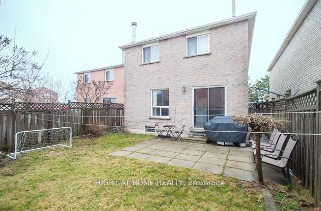 56 Stanwell Drive Lower Property Photo 6