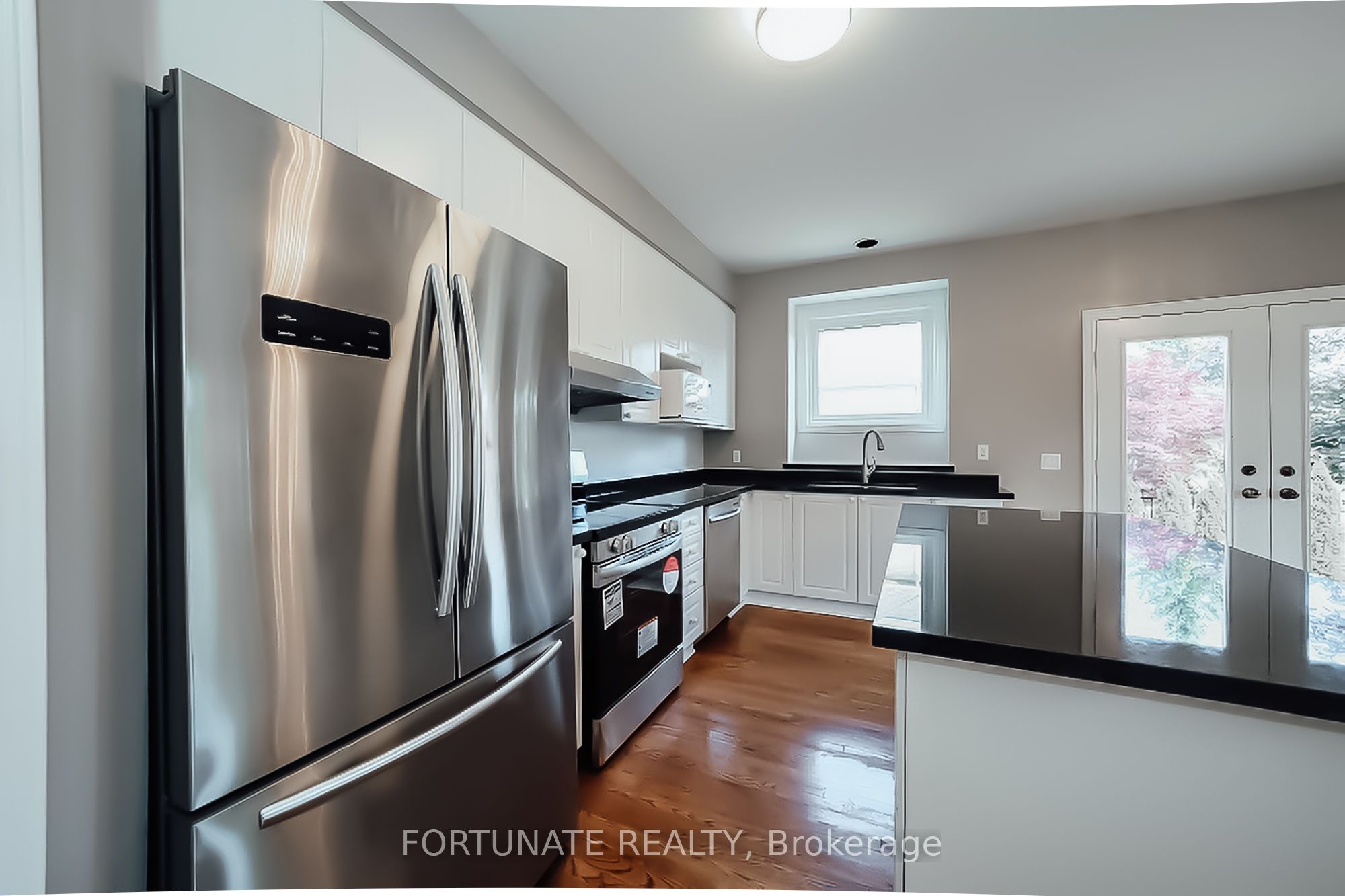 2071 Pinevalley Crescent Property Photo 6