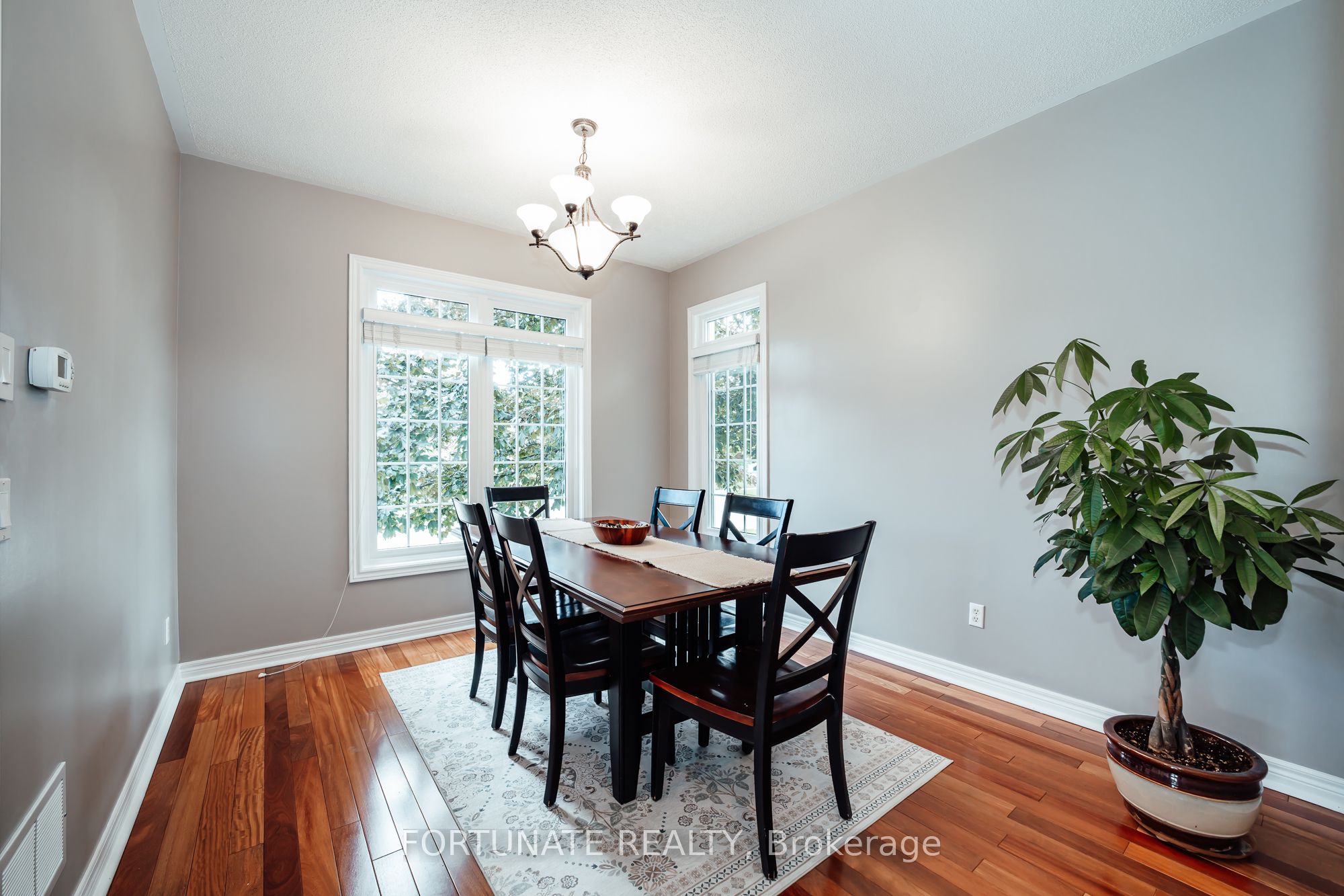2071 Pinevalley Crescent Property Photo 8