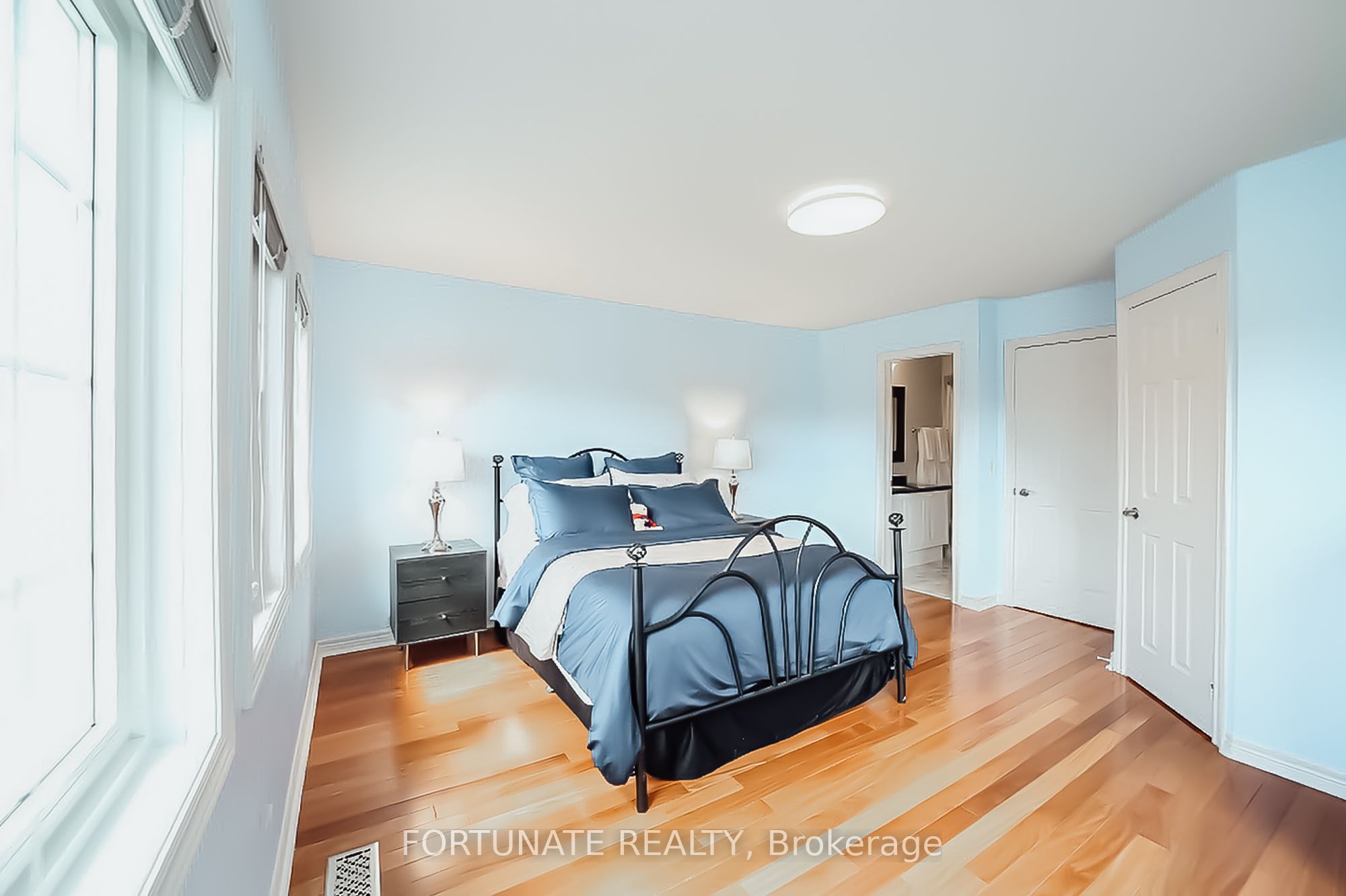 2071 Pinevalley Crescent Property Photo 16